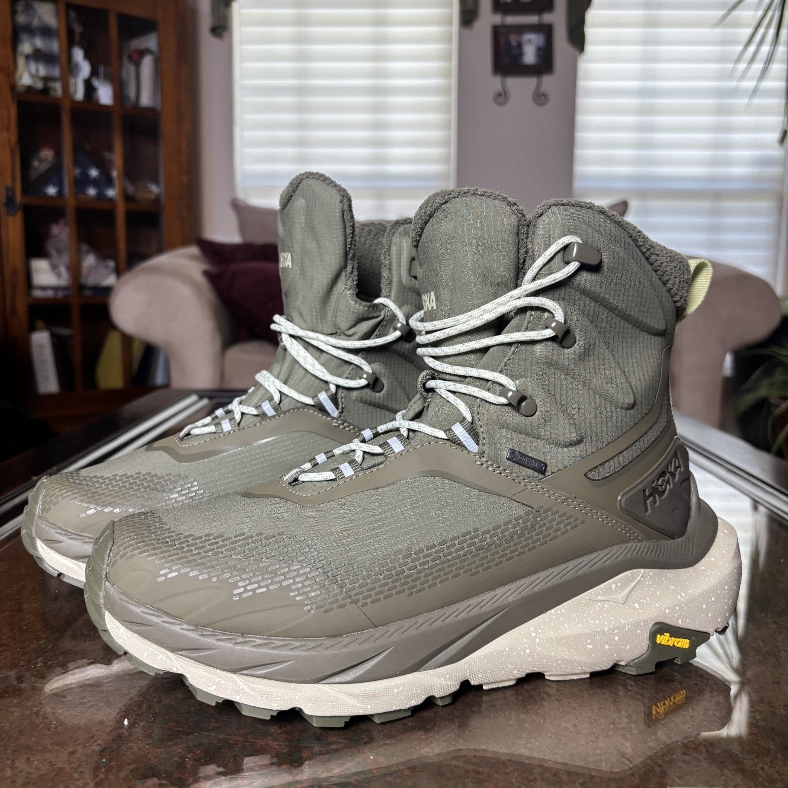 Hoka One One Kaha 2 Frost GTX Hiking Boots Mens Size 9.5 Green Outdoor Insulated