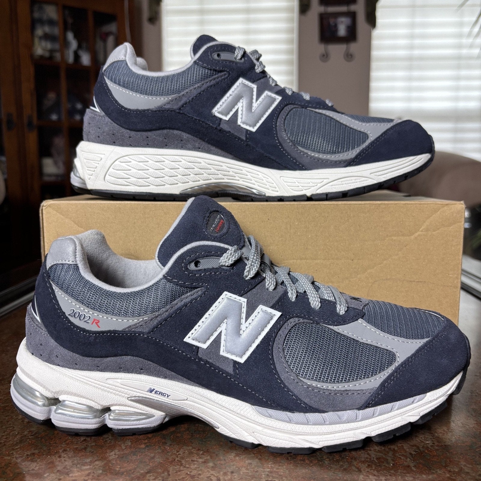 New Balance 2002R Running Shoes Mens 9.5 Blue Grey White Comfort Casual Sneakers