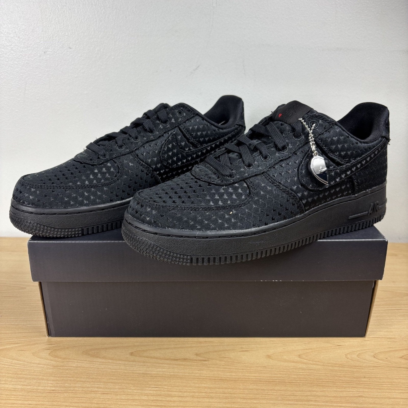 Nike Air Force 1 Low Valentine's Day Sneakers Women's Size 8.5 Black Lifestyle