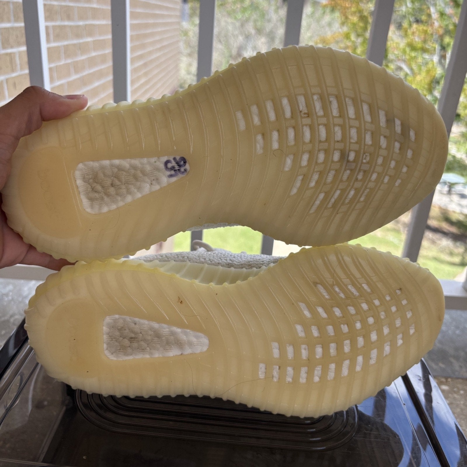 Adidas Yeezy Boost 350 V2 Shoes Mens Size 8 White Cream Athletic Sneakers CP9366