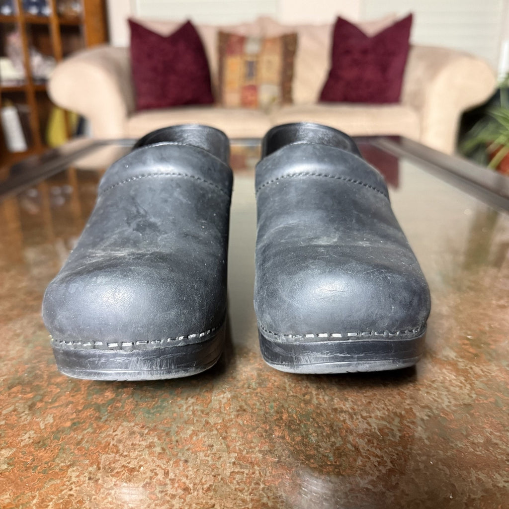 Dansko Professional Clogs Women's 8 Black Slip On Casual Lifestlye Leather Shoes