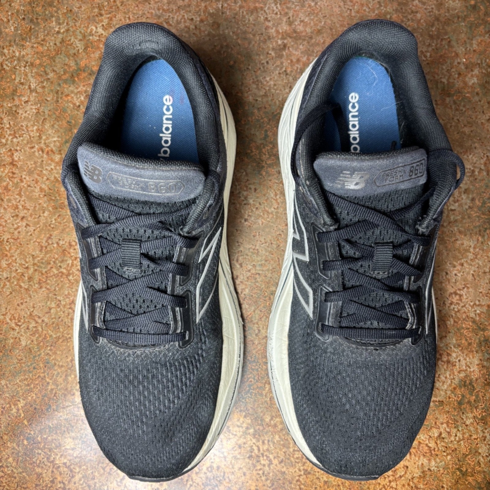 New Balance 860 v14 Shoes Mens Sz 9.5 Black White Road Running Athletic Sneakers