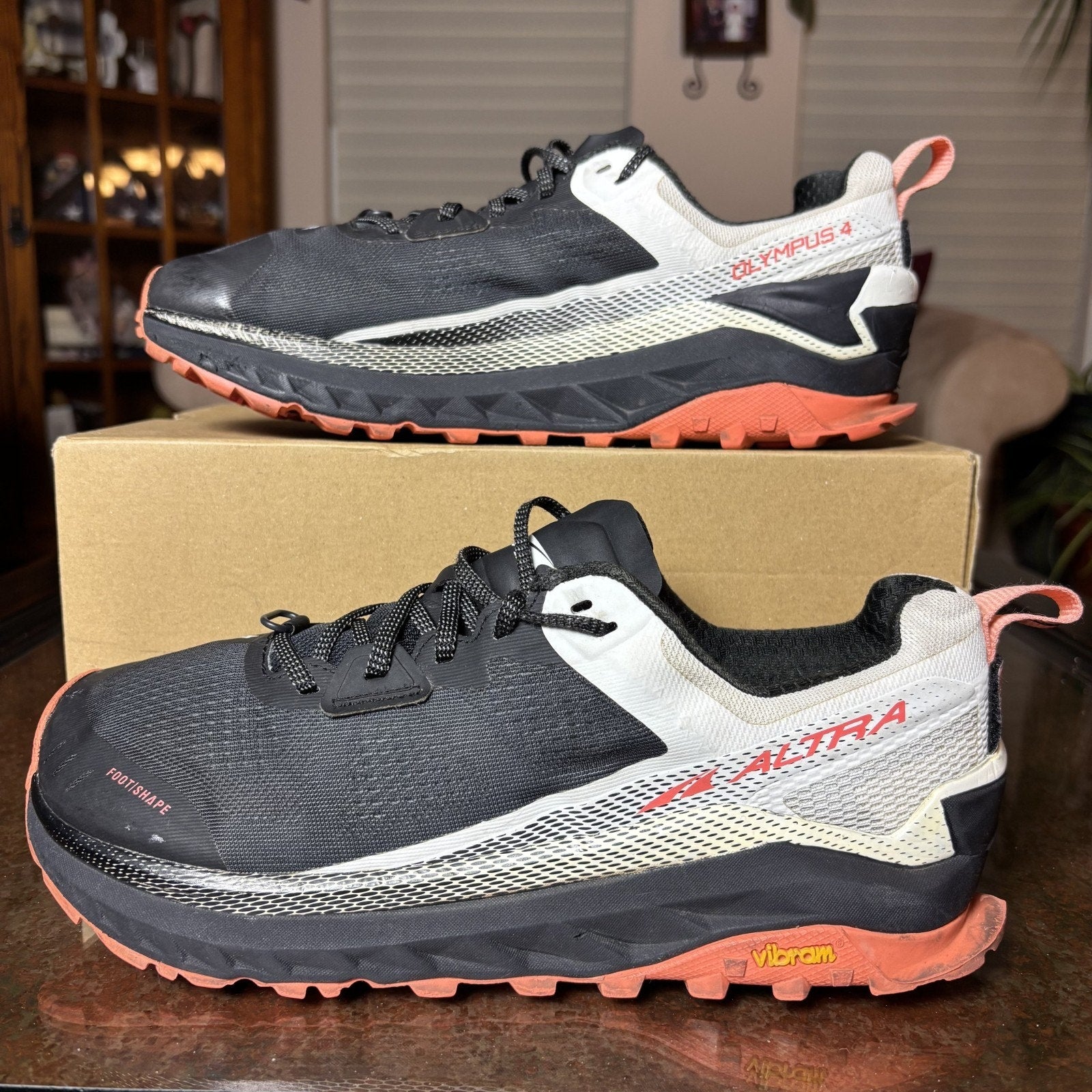 Altra Olympus 4 Shoes Women's 11 Black Trail Running Athletic Outdoor Sneakers