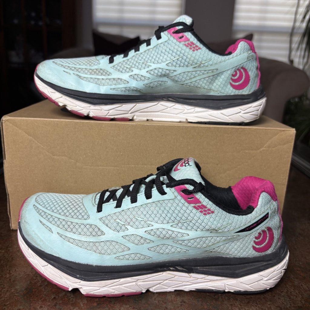Topo Athletic Runventure 2 Shoes Women's Size 8 Blue Ice Raspberry Trail Running