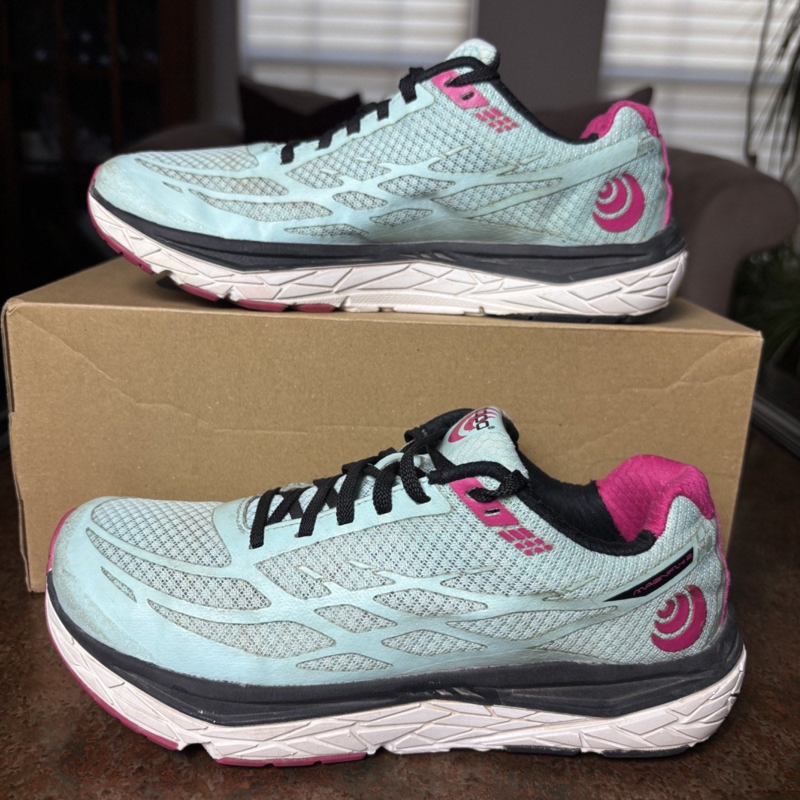 Topo Athletic Runventure 2 Shoes Women's Size 8 Blue Ice Raspberry Trail Running