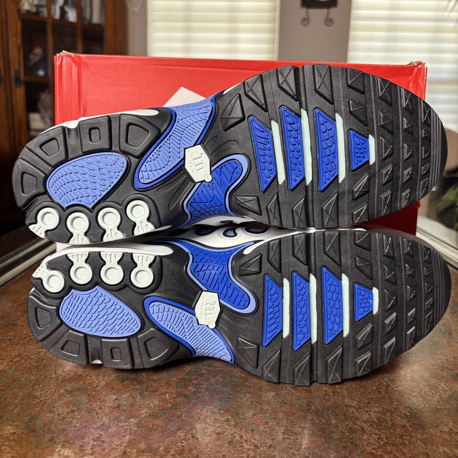 Nike Air Max Plus Drift Shoes Mens Size 10.5 White Blue Black Athletic Sneakers