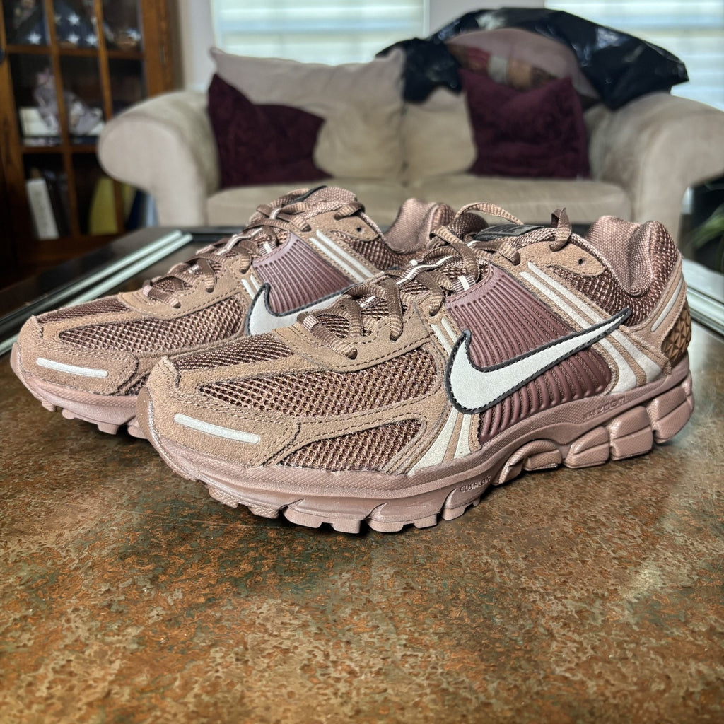 Nike Zoom Vomero 5 Shoes Mens Size 10.5 Brown Athletic Running Comfort Sneakers