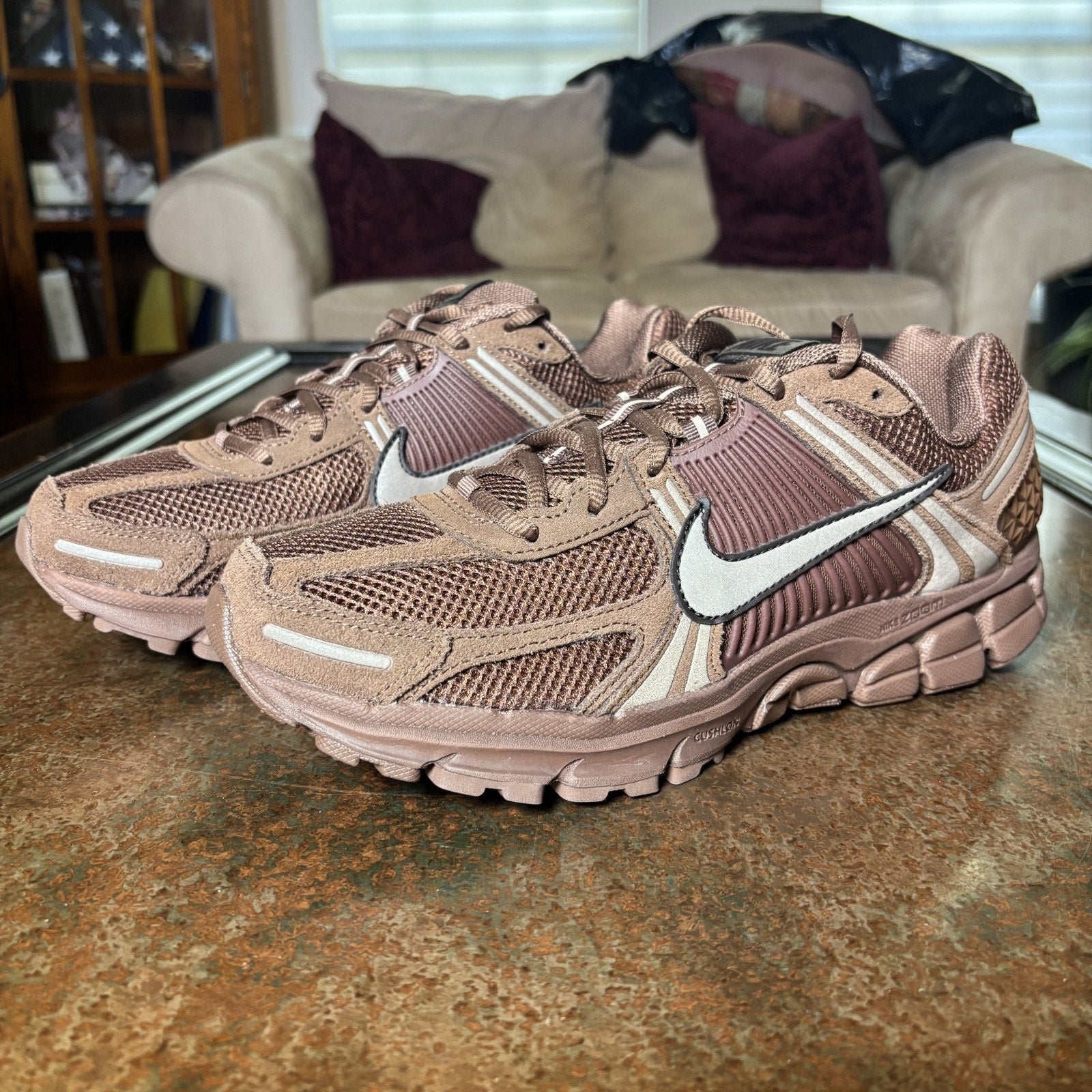 Nike Zoom Vomero 5 Shoes Mens Size 10.5 Brown Athletic Running Comfort Sneakers