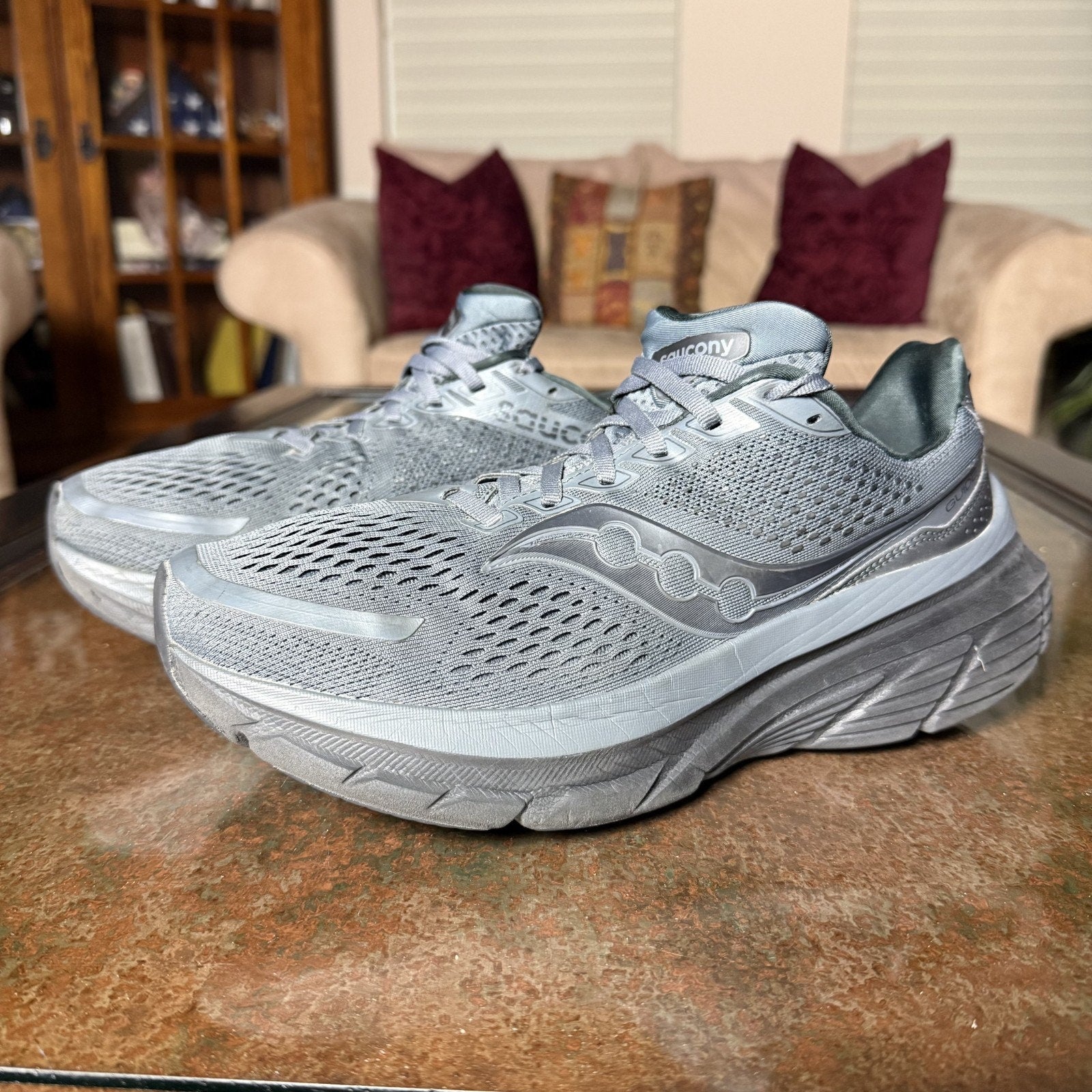Saucony Guide 17 Shoes Mens Size 10.5 Black Road Running Athletic Gym Sneakers