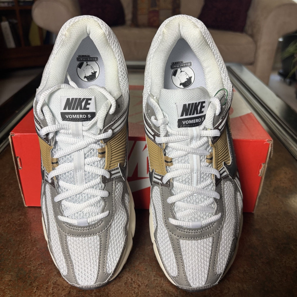 Nike Zoom Vomero 5 Shoes Mens 10.5 White Metallic Silver Beige Athletic Sneakers