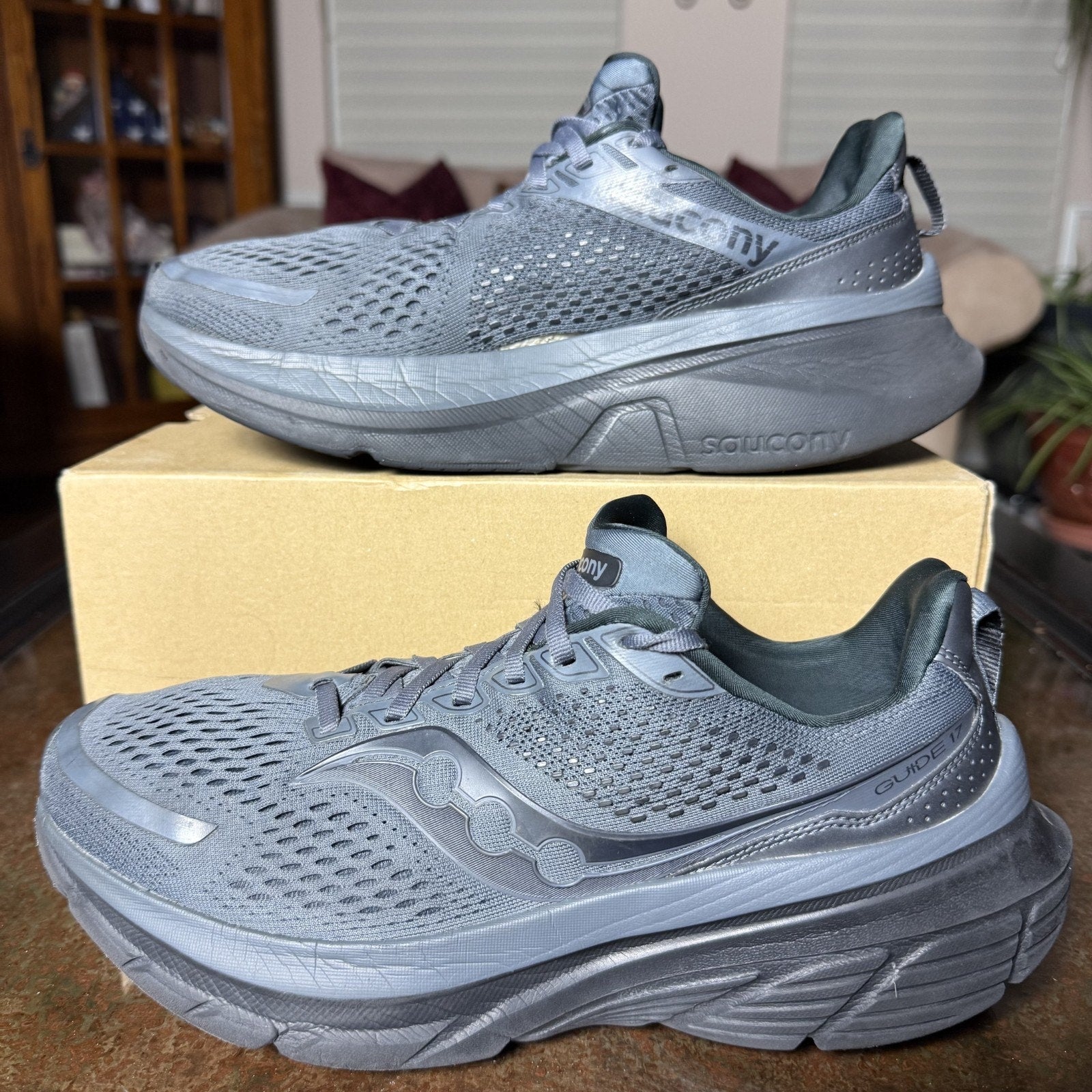 Saucony Guide 17 Shoes Mens Size 10.5 Black Road Running Athletic Gym Sneakers