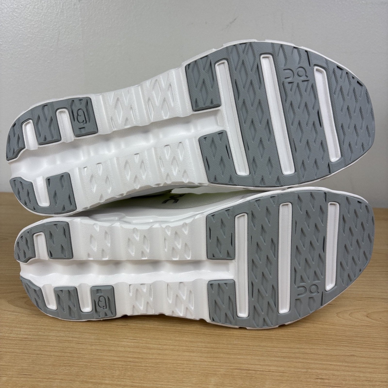 On Cloudtilt Shoes Mens Size 11.5 White Road Running Athletic Training Sneakers