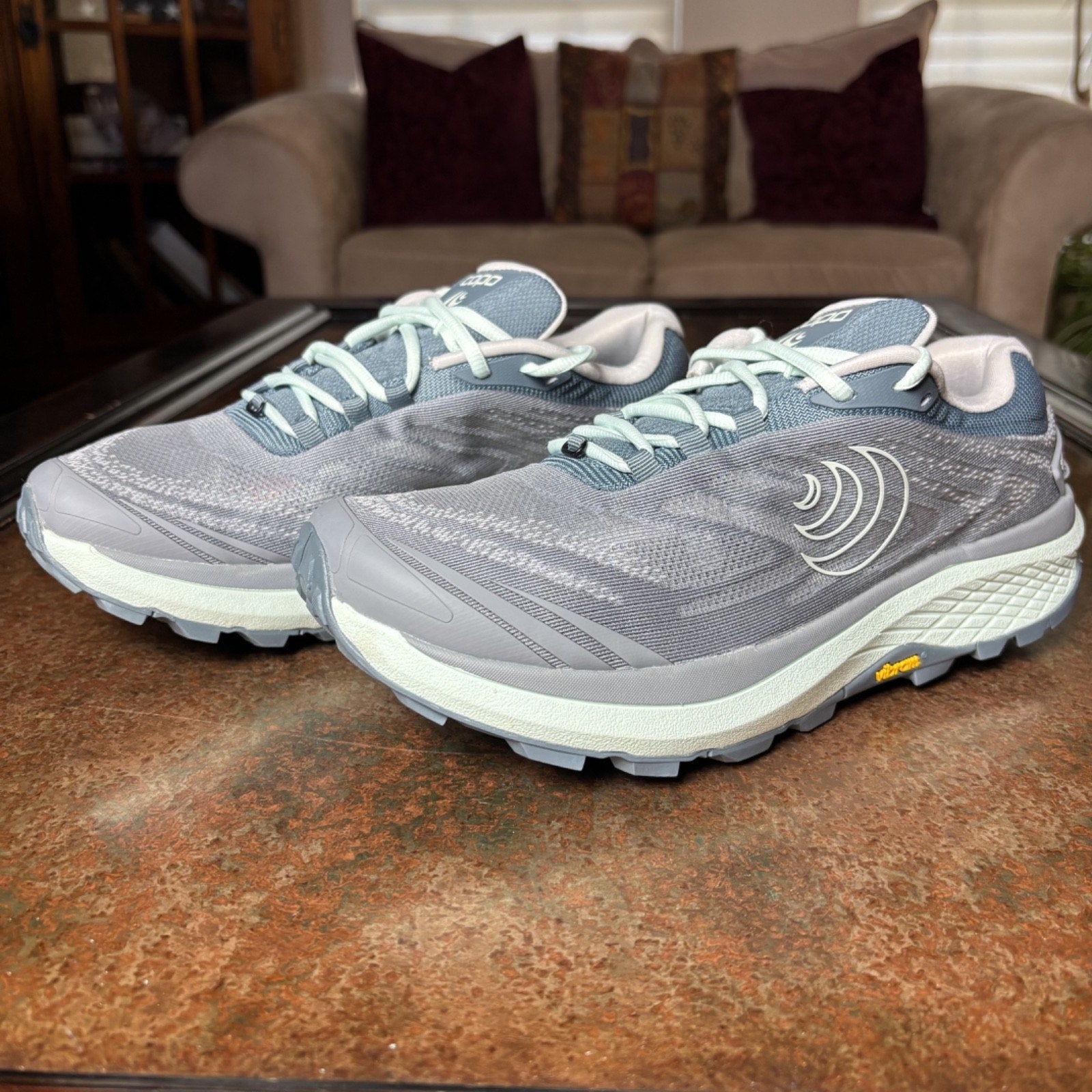 Topo Athletic Pursuit 2 Shoes Women's Size 10 Grey Mint Trail Running Sneakers
