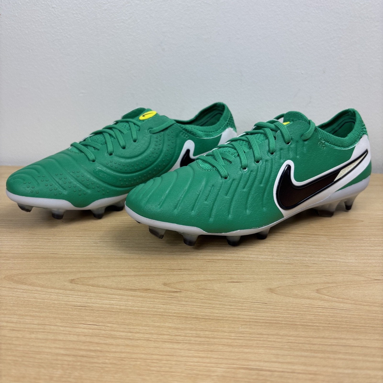 Nike Tiempo Legend 10 Elite FG Soccer Football Cleats Women's Size 6 Green White