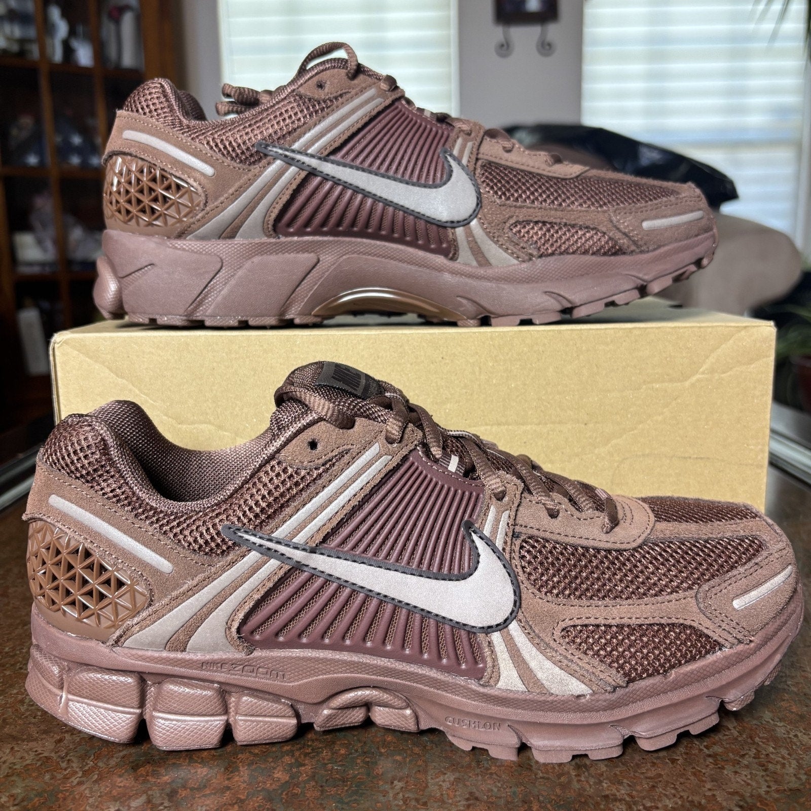 Nike Zoom Vomero 5 Shoes Mens Size 10.5 Brown Athletic Running Comfort Sneakers