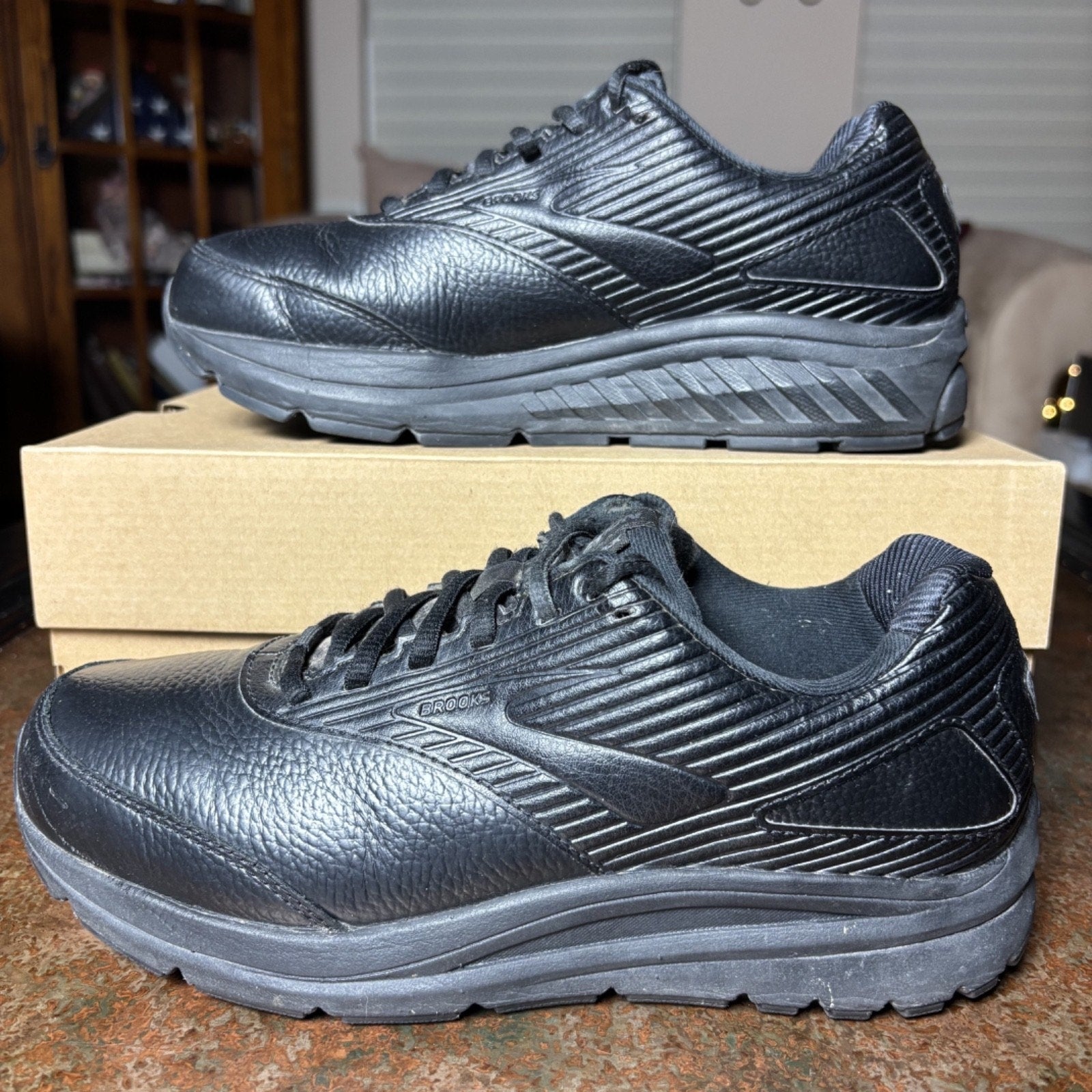 Brooks Addiction Walker 2 Shoes Womens 8.5 D Wide Black Leather Comfort Sneakers