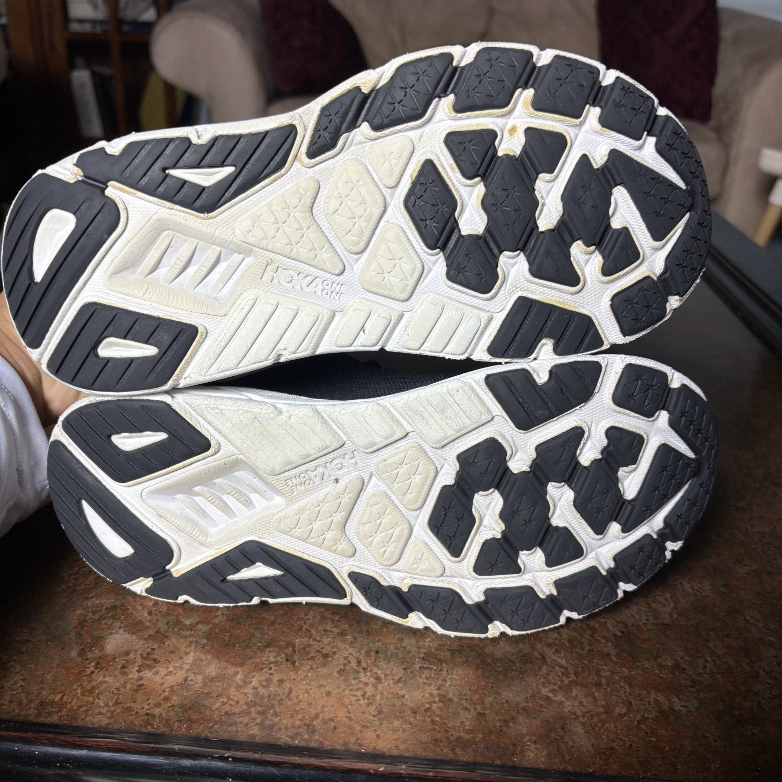 Hoka One One Arahi 7 Womens 9D Wide Black White Running Athletic Stability Shoes