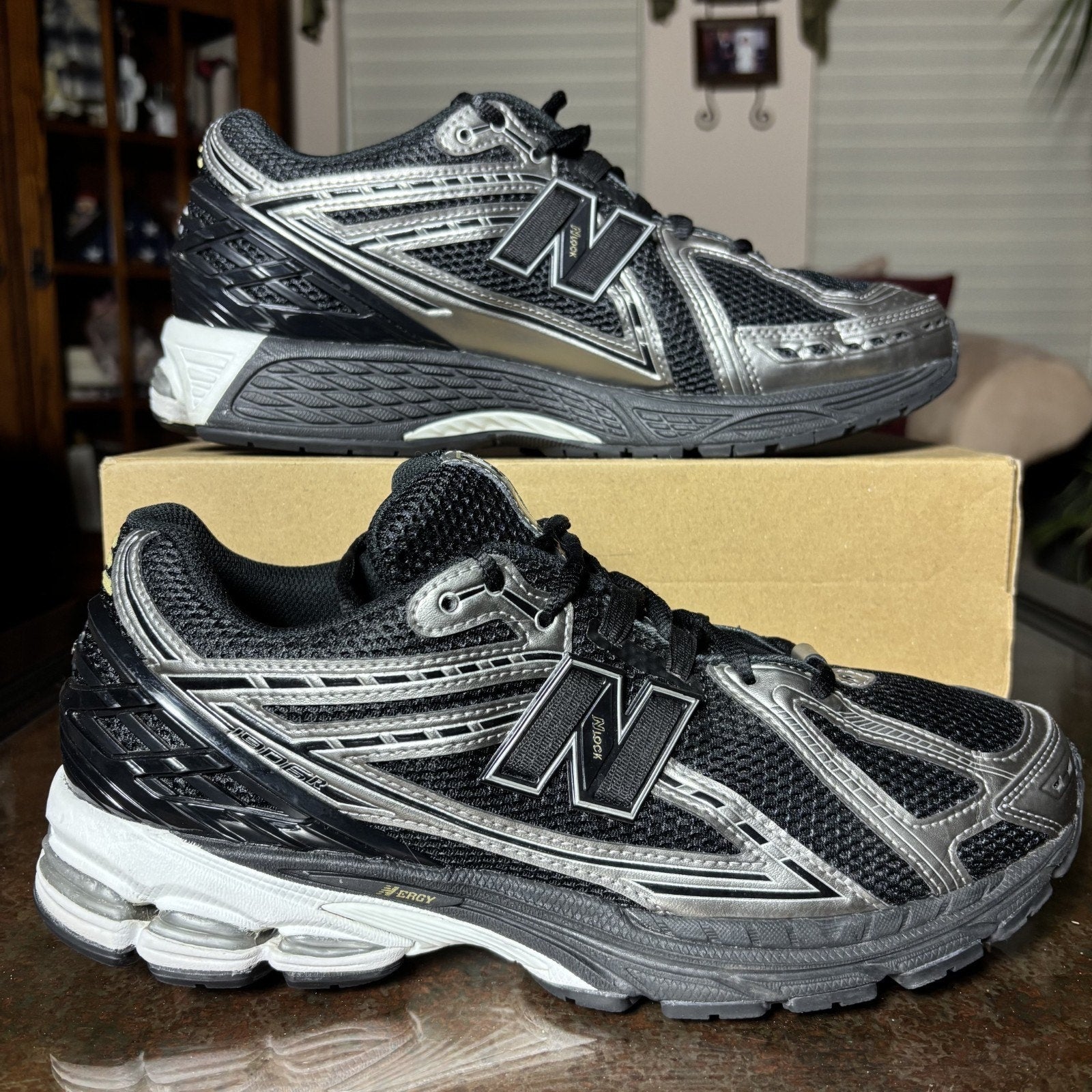 New Balance 1906R Shoes Men's 11.5 Black Metallic Silver Athletic Gym Sneakers