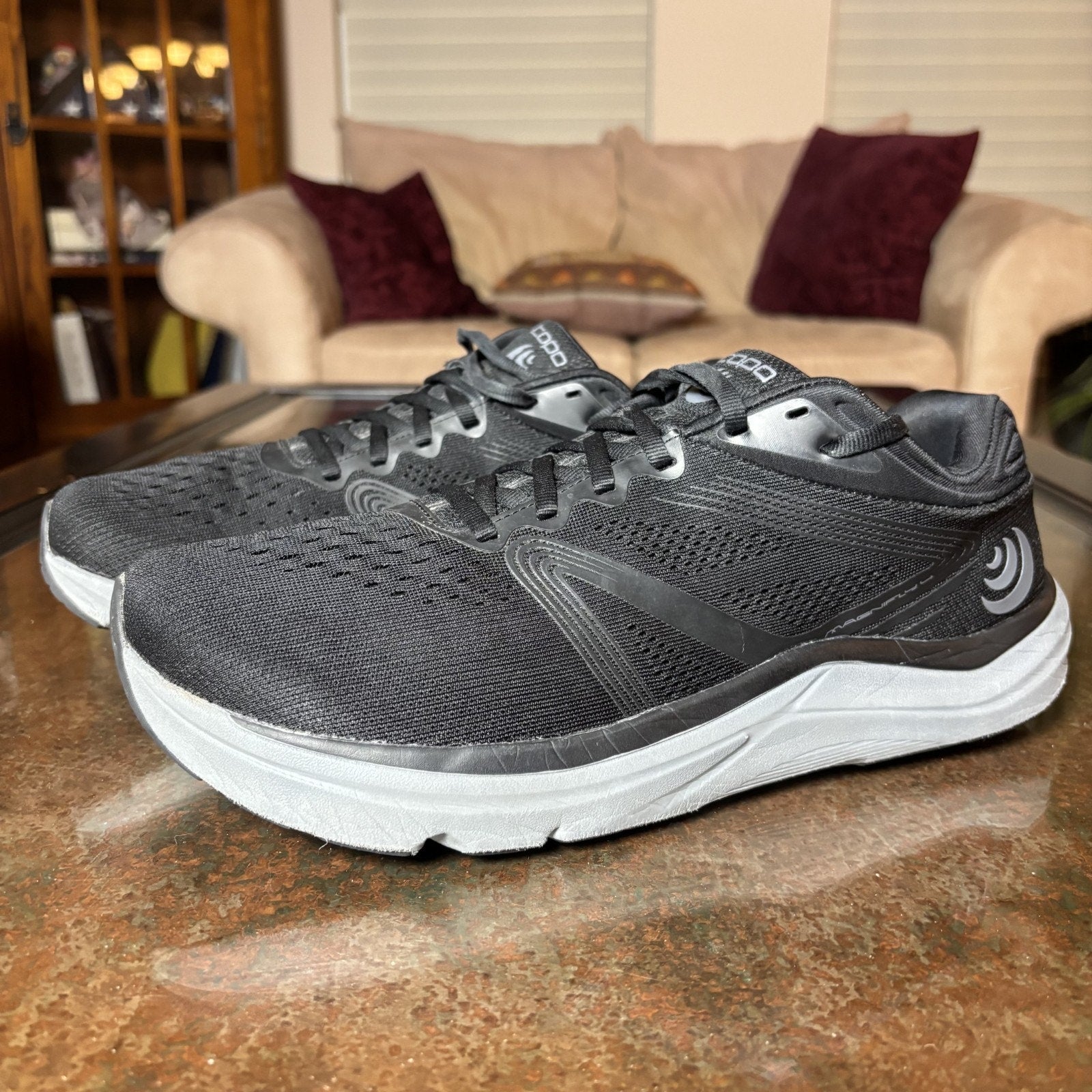 Topo Athletic Magnifly 4 Shoes Men's 10.5 Black Road Running Zero Drop Sneakers