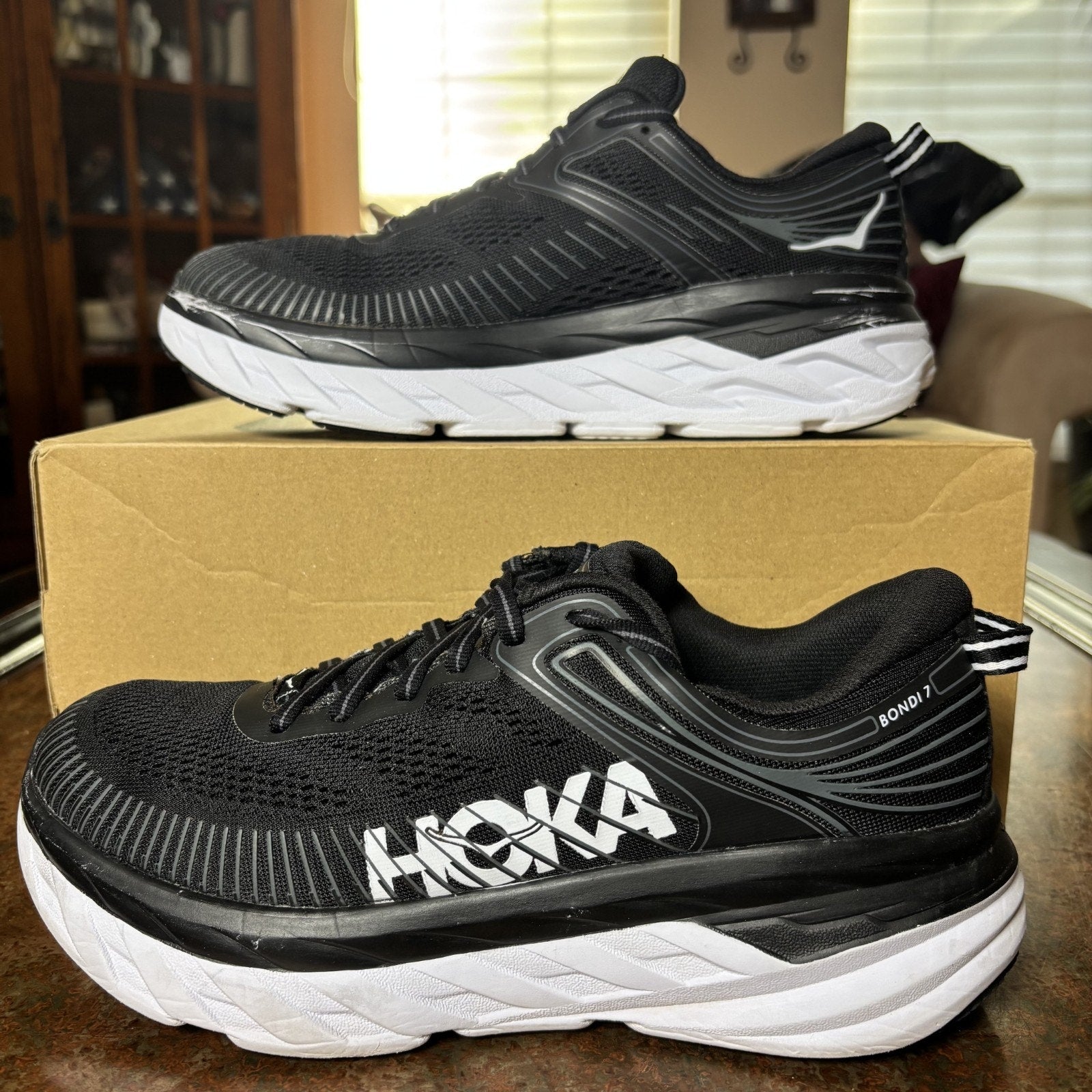 Hoka One One Bondi 7 Shoes Women's Size 8 Black White Running Athletic Sneakers