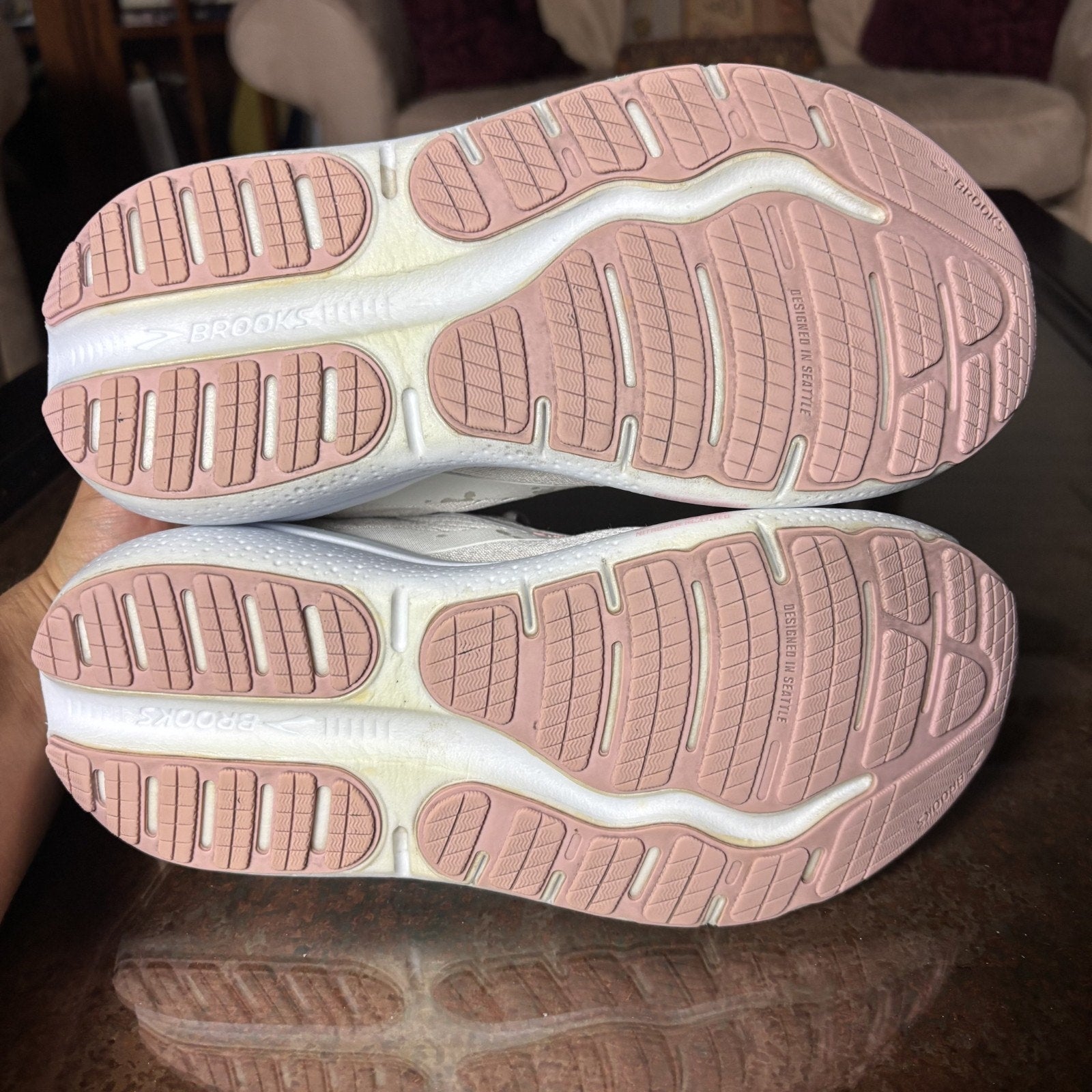 Brooks Ghost Max 2 Shoes Womens 7.5 D Wide Road Running Athletic Comfort Sneaker
