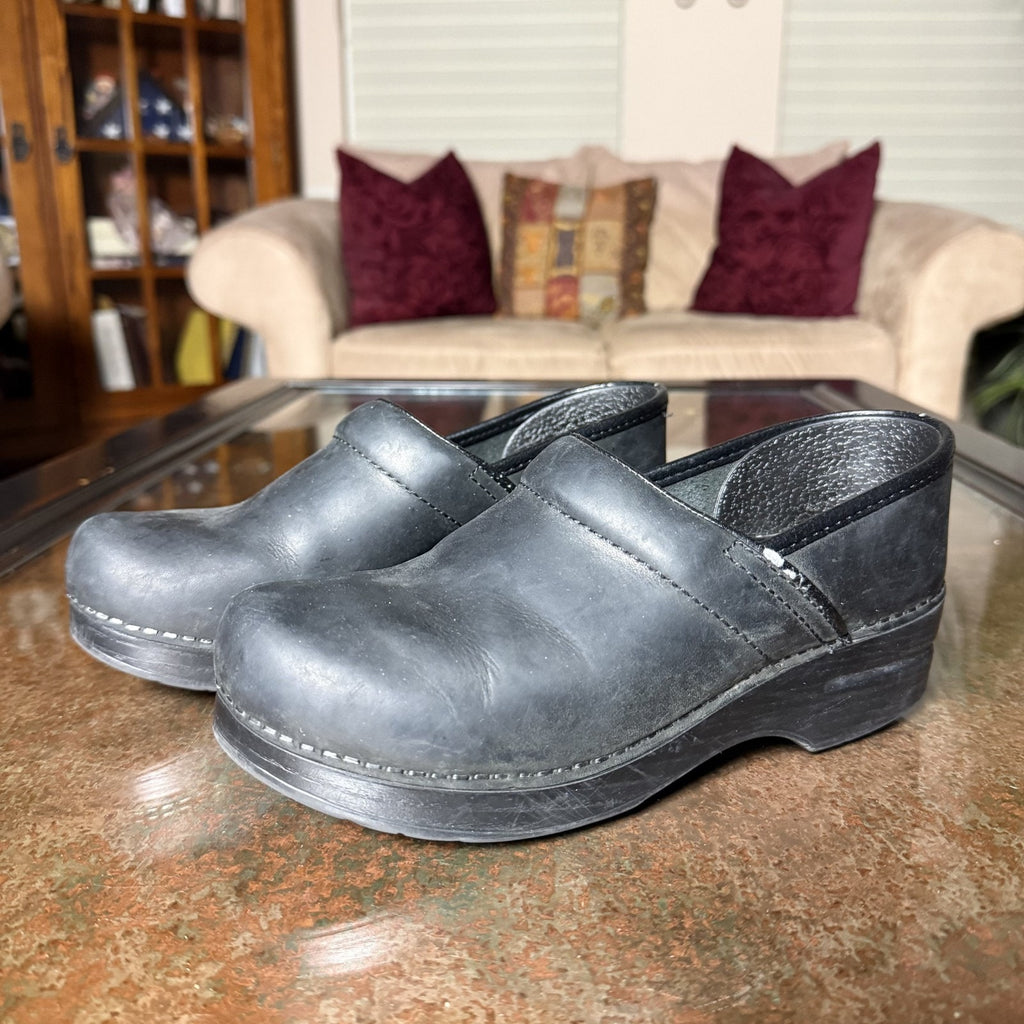 Dansko Professional Clogs Women's 8 Black Slip On Casual Lifestlye Leather Shoes
