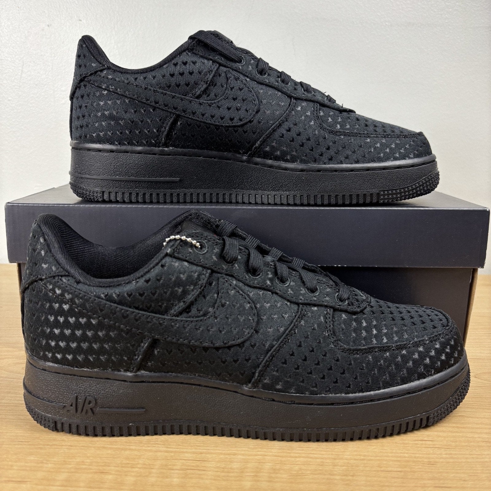 Nike Air Force 1 Low Valentine's Day Sneakers Women's Size 8.5 Black Lifestyle
