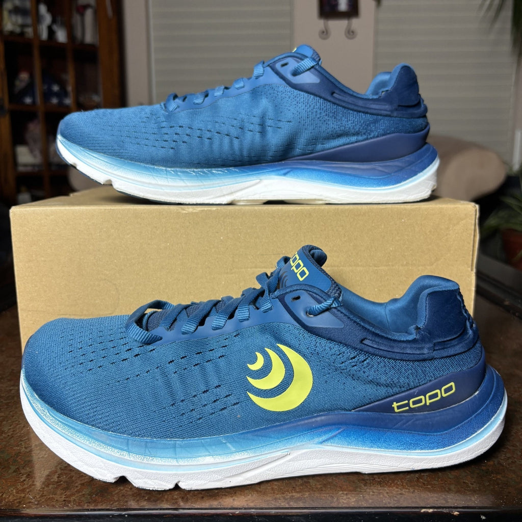 Topo Athletic Magnifly 5 Shoes Mens Size 9 Blue Road Running Zero Drop Sneakers
