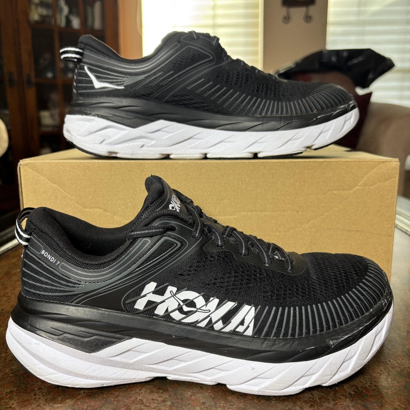 Hoka One One Bondi 7 Shoes Women's Size 8 Black White Running Athletic Sneakers