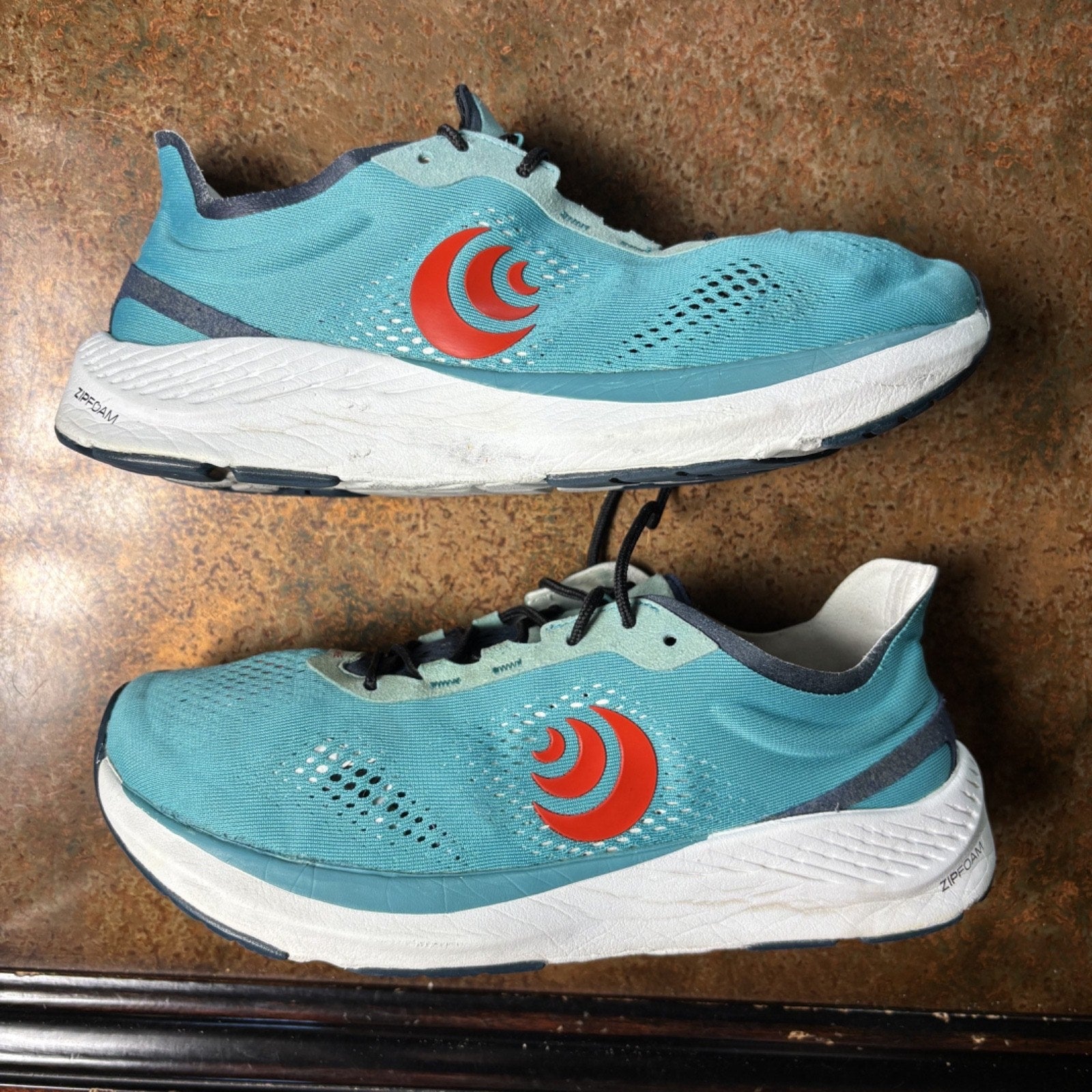 Topo Athletic Cyclone Shoes Mens Sz 9.5 Blue Red Road Running Training Sneakers