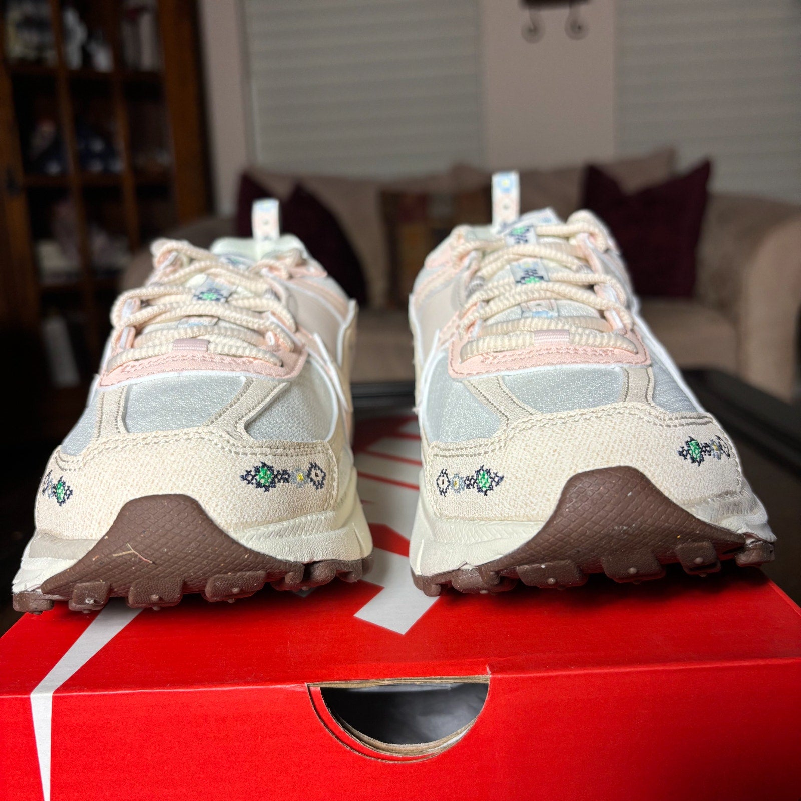 Nike Zoom Vomero 5 Beige Casual Lifestyle Comfort Shoes Sneakers Women's Sizes