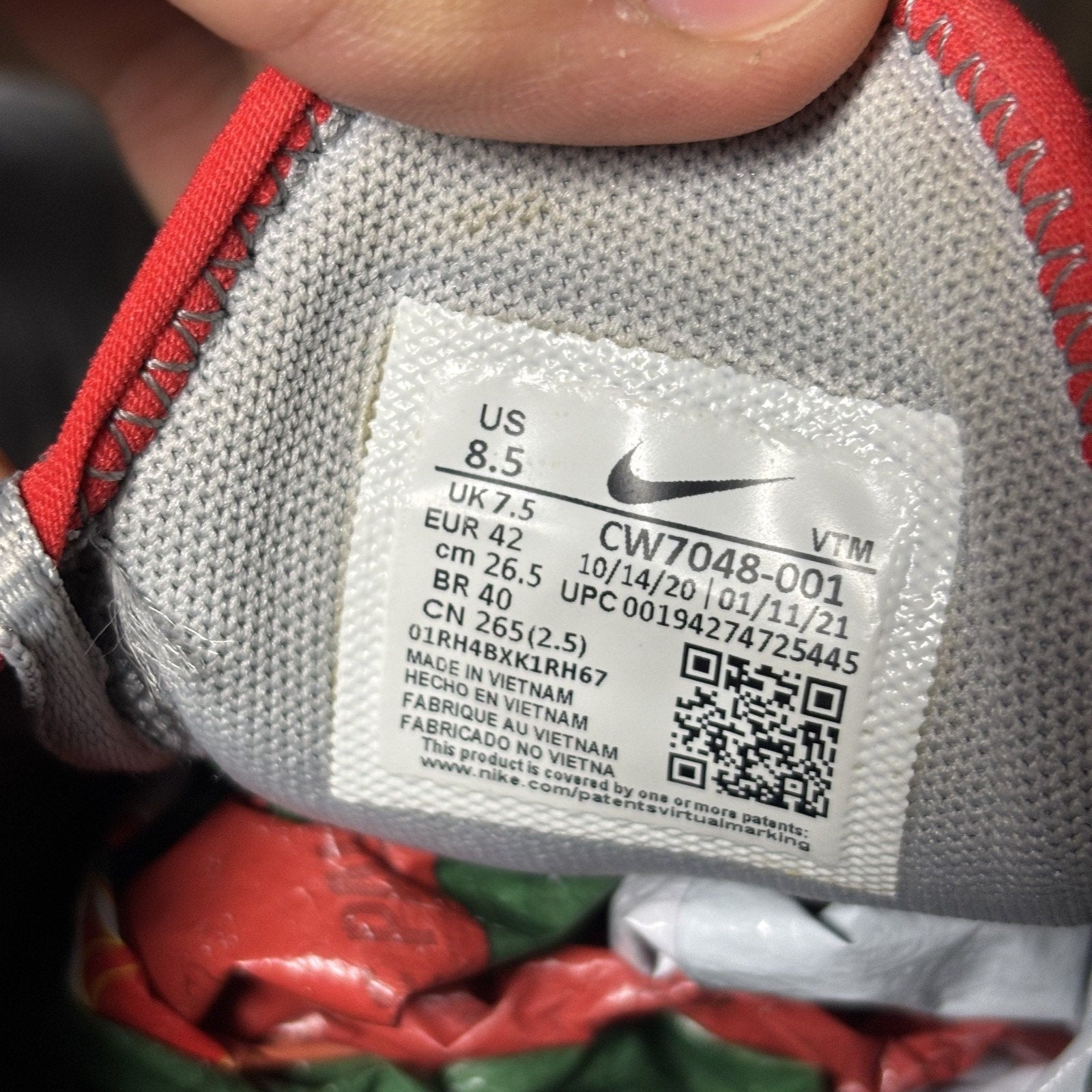 Nike Air Max 270 Shoes Mens 8.5 Grey Red Athletic Lifestyle Gym Running Sneakers