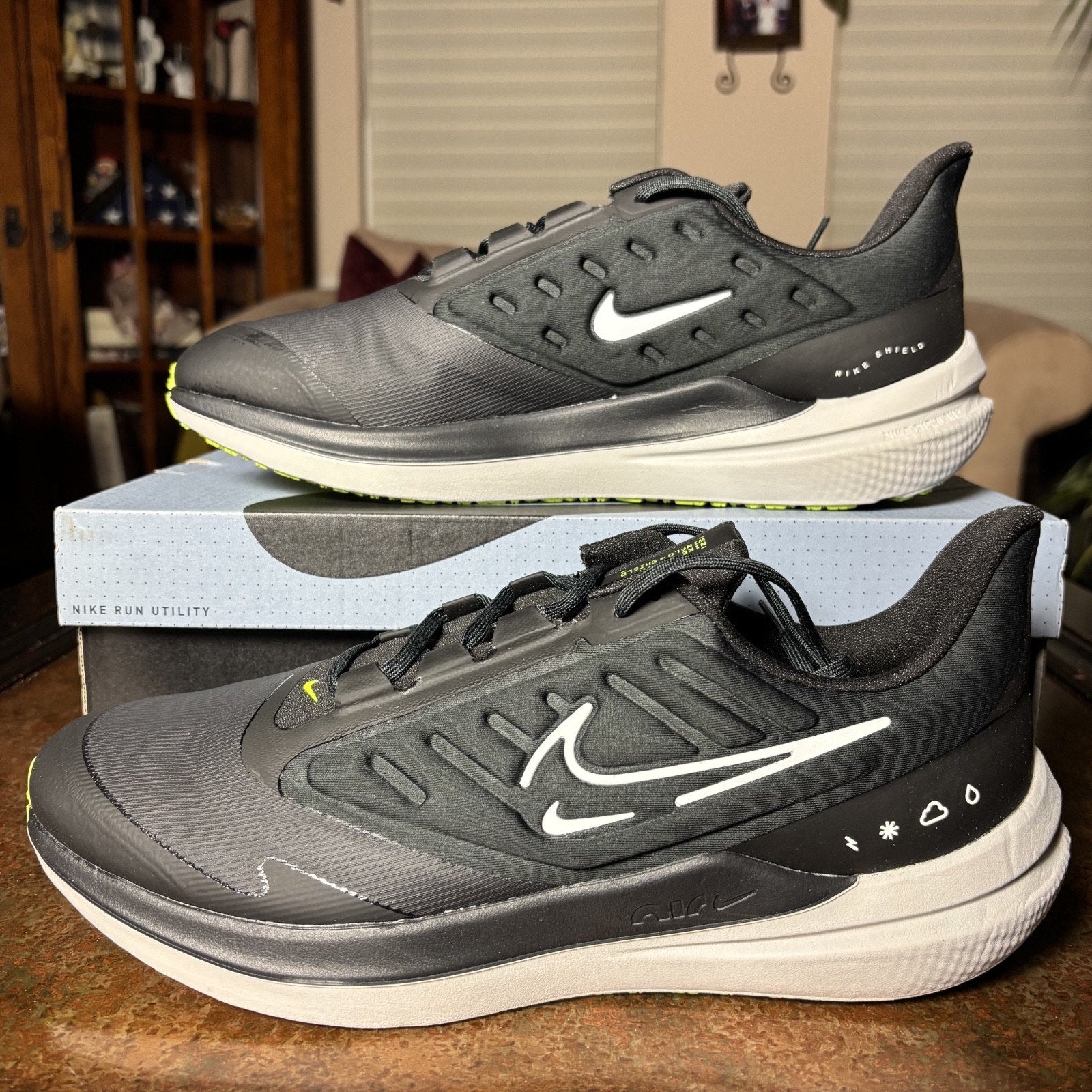 Nike Air Winflo 9 Shield Shoes Mens Size 12 Black Outdoor Road Running Sneakers