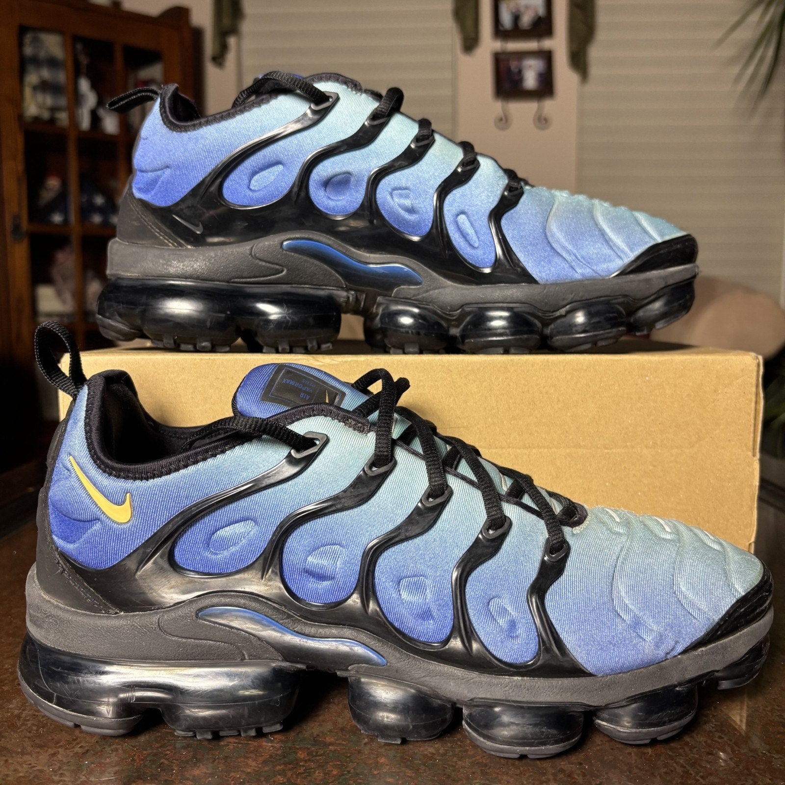 Nike Air Vapormax Plus Shoes Mens 10.5 Blue Black Athletic Gym Lifestyle Sneaker