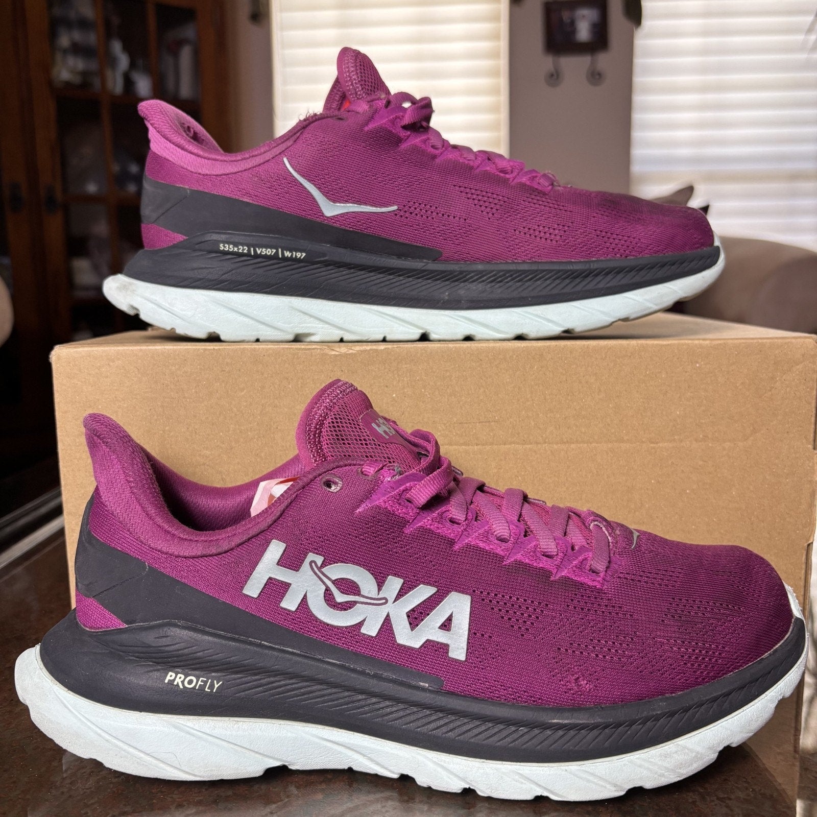 Hoka One One Mach 4 Shoes Womens Size 8 Purple Road Running Athletic Gym Sneaker