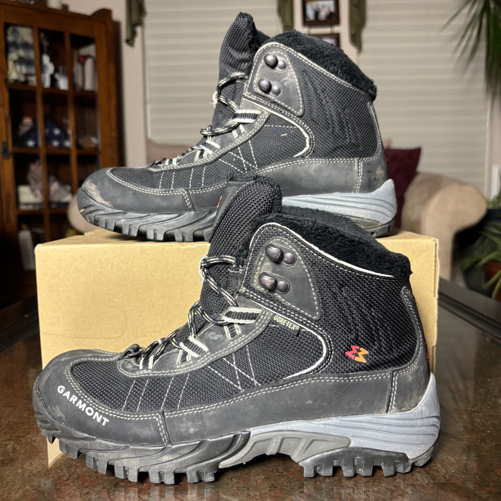 Garmont Momentum Snow Mid GTX Hiking Boots Womens 8.5 Black Insulated Waterproof