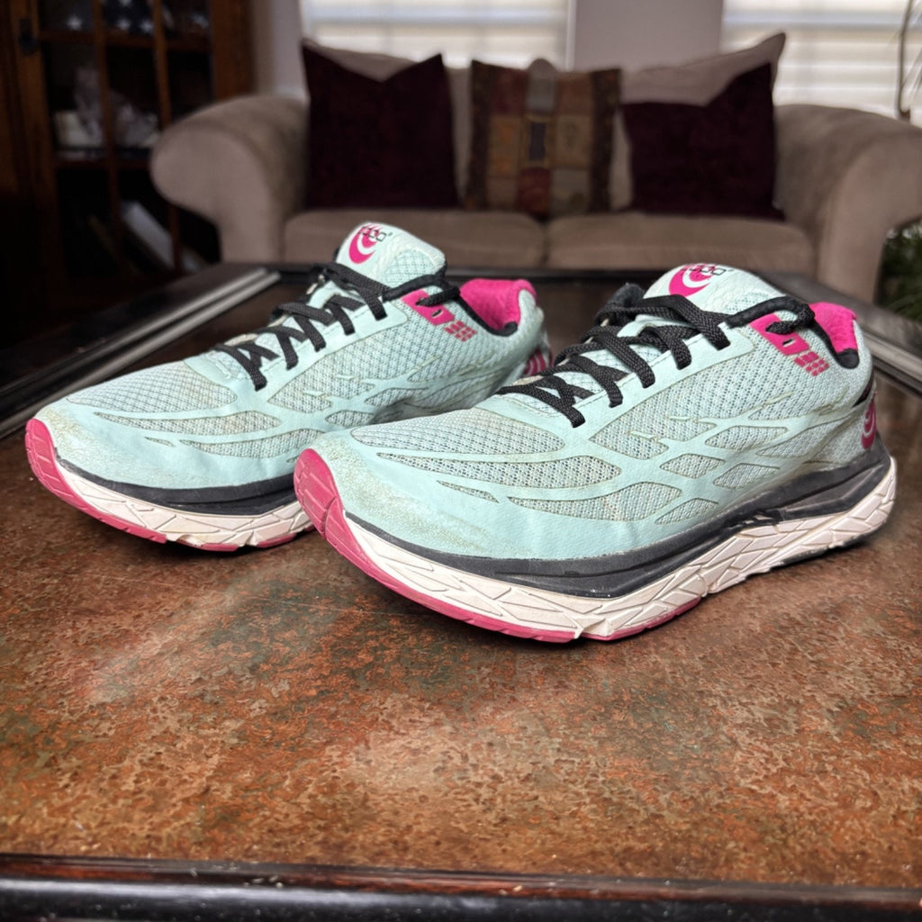Topo Athletic Runventure 2 Shoes Women's Size 8 Blue Ice Raspberry Trail Running