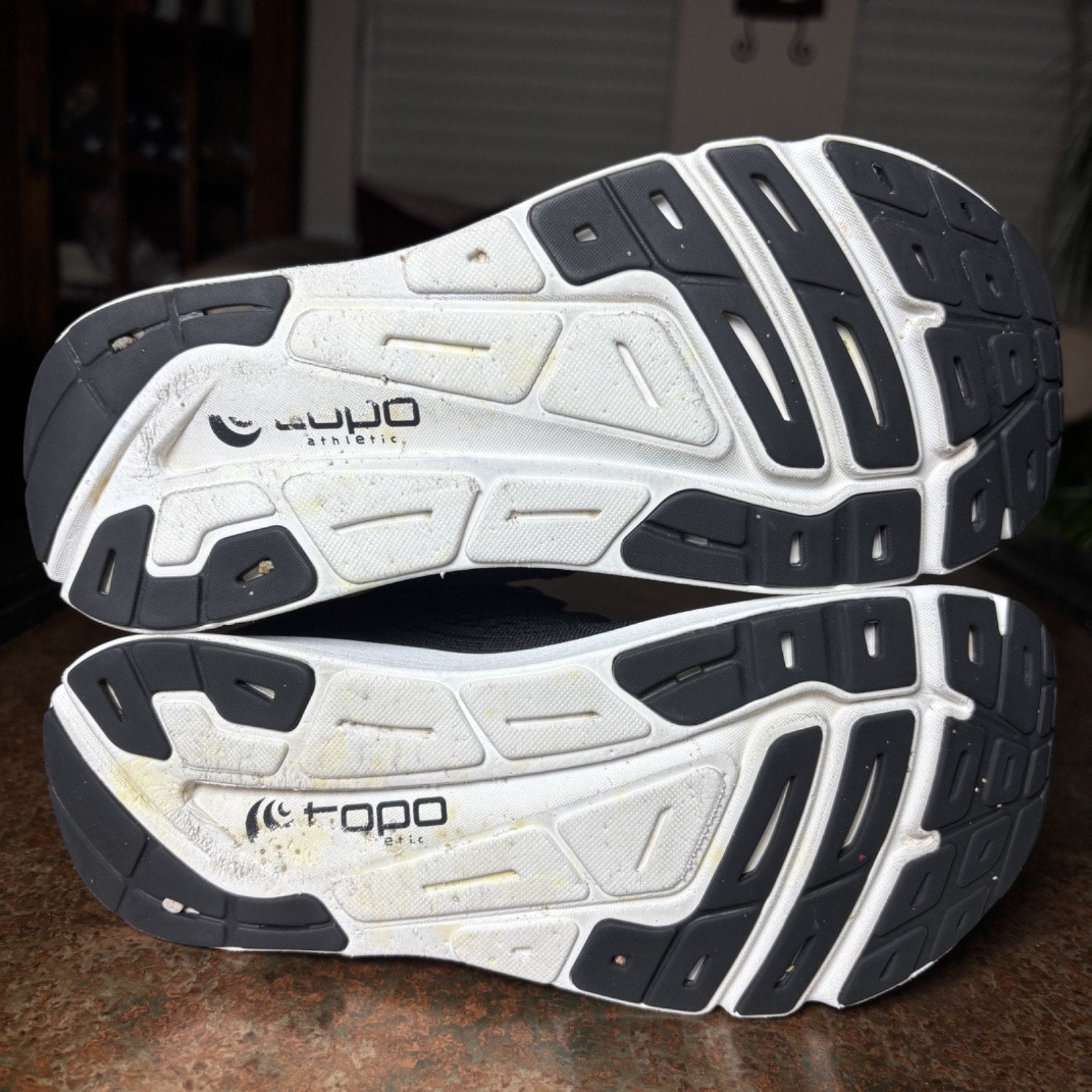 Topo Athletic Fli Lyte 4 Shoes Women's 6.5 Black White Running Athletic Sneakers