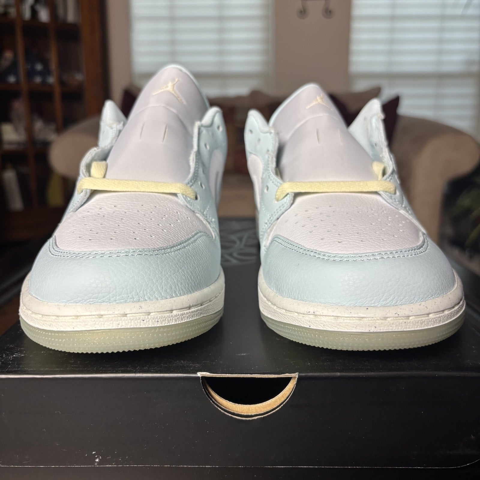 Nike Air Jordan 1 Low SE Sneakers Mens Size 12 Glacier Blue White Athletic Shoes