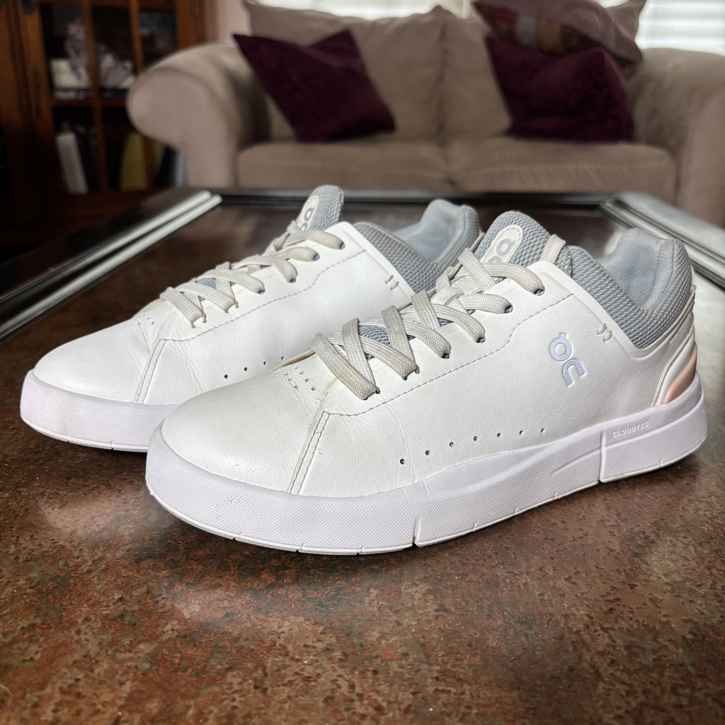 On The Roger Advantage Tennis Shoes Womens Size 8 White Lifestyle Cloud Sneakers
