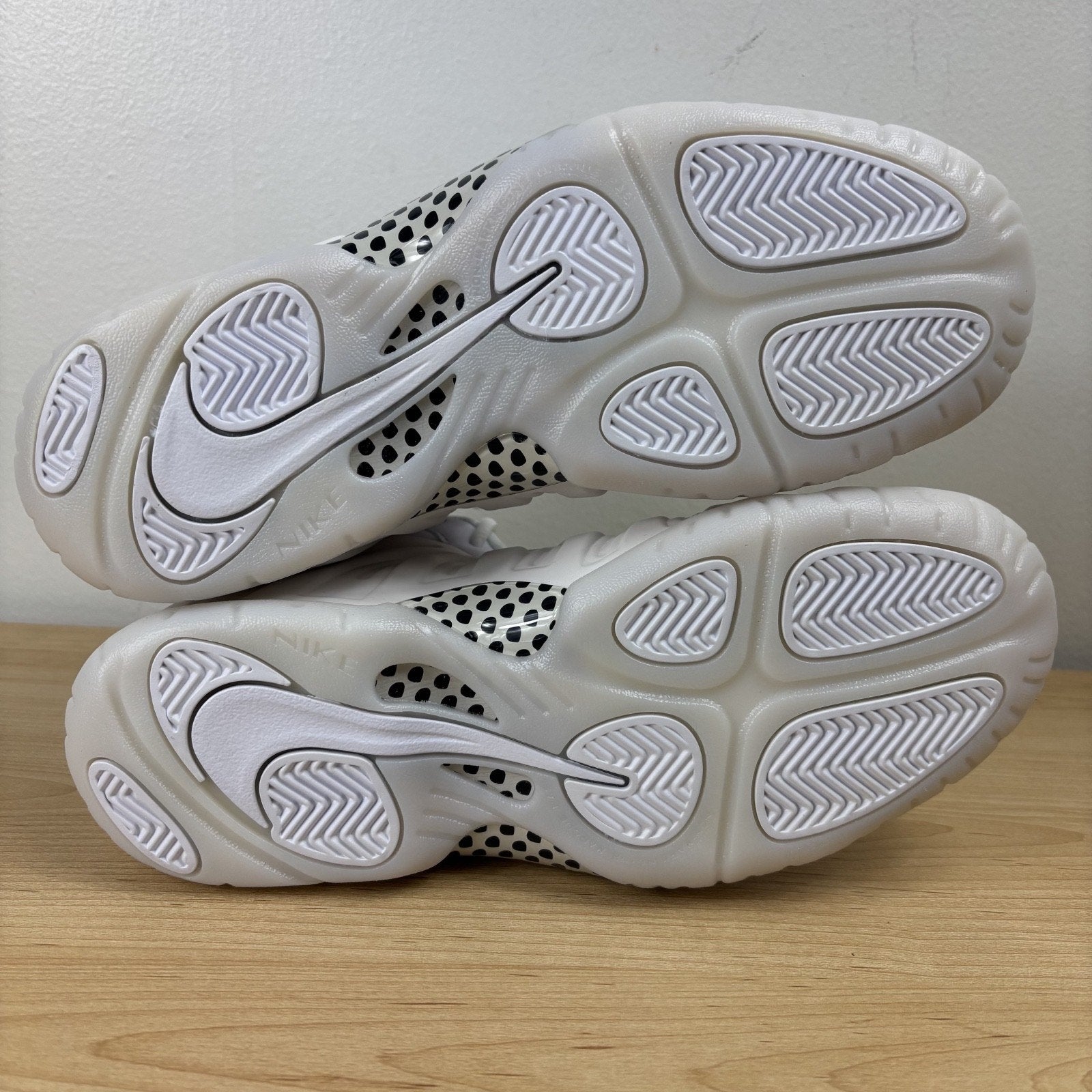 Nike Little Posite One Foamposite Sneakers GS Size 7 Triple White Gym Shoes NEW