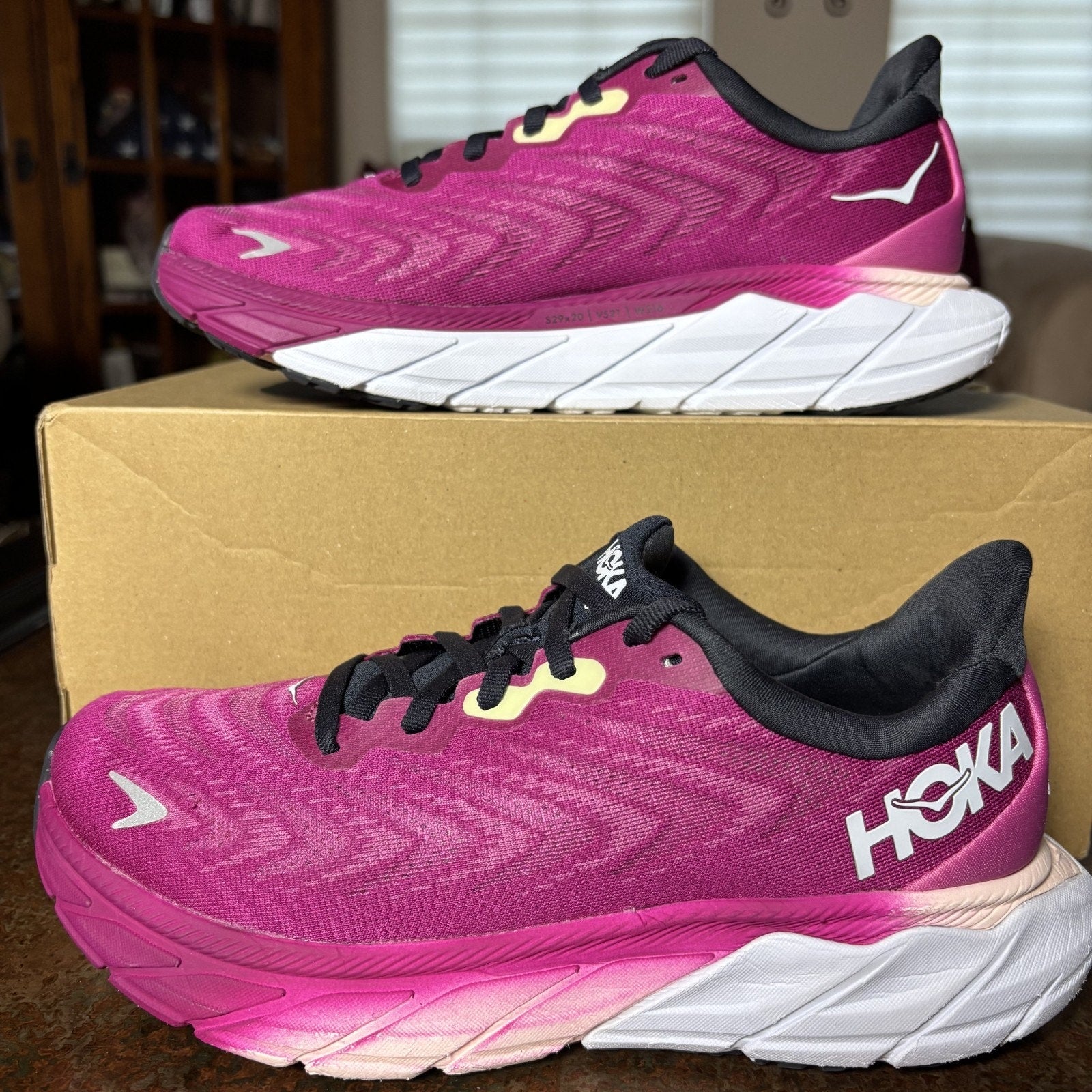 Hoka One One Arahi 6 Women's Size 7.5 Pink Athletic Road Running Shoes Sneakers