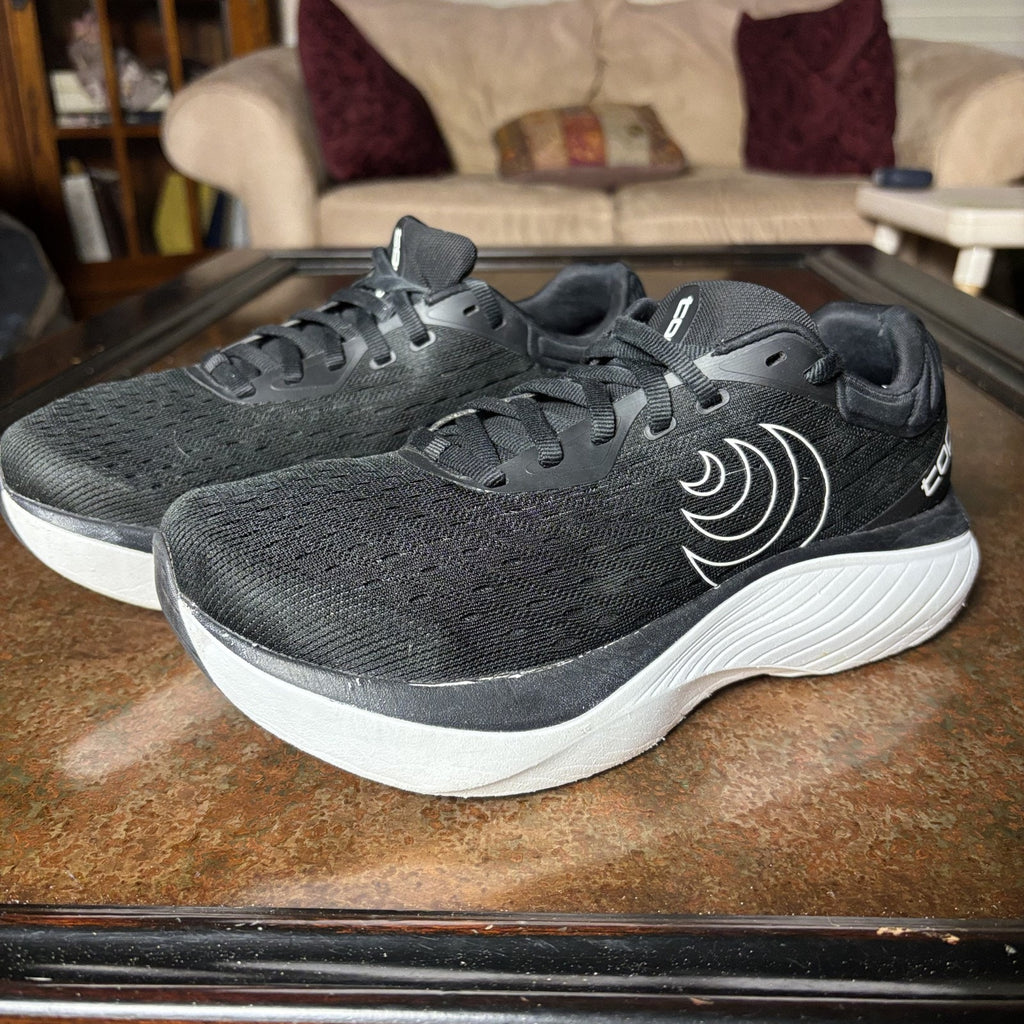 Topo Athletic Atmos Womens Size 9.5 Wide Black White Road Running Athletic Shoes
