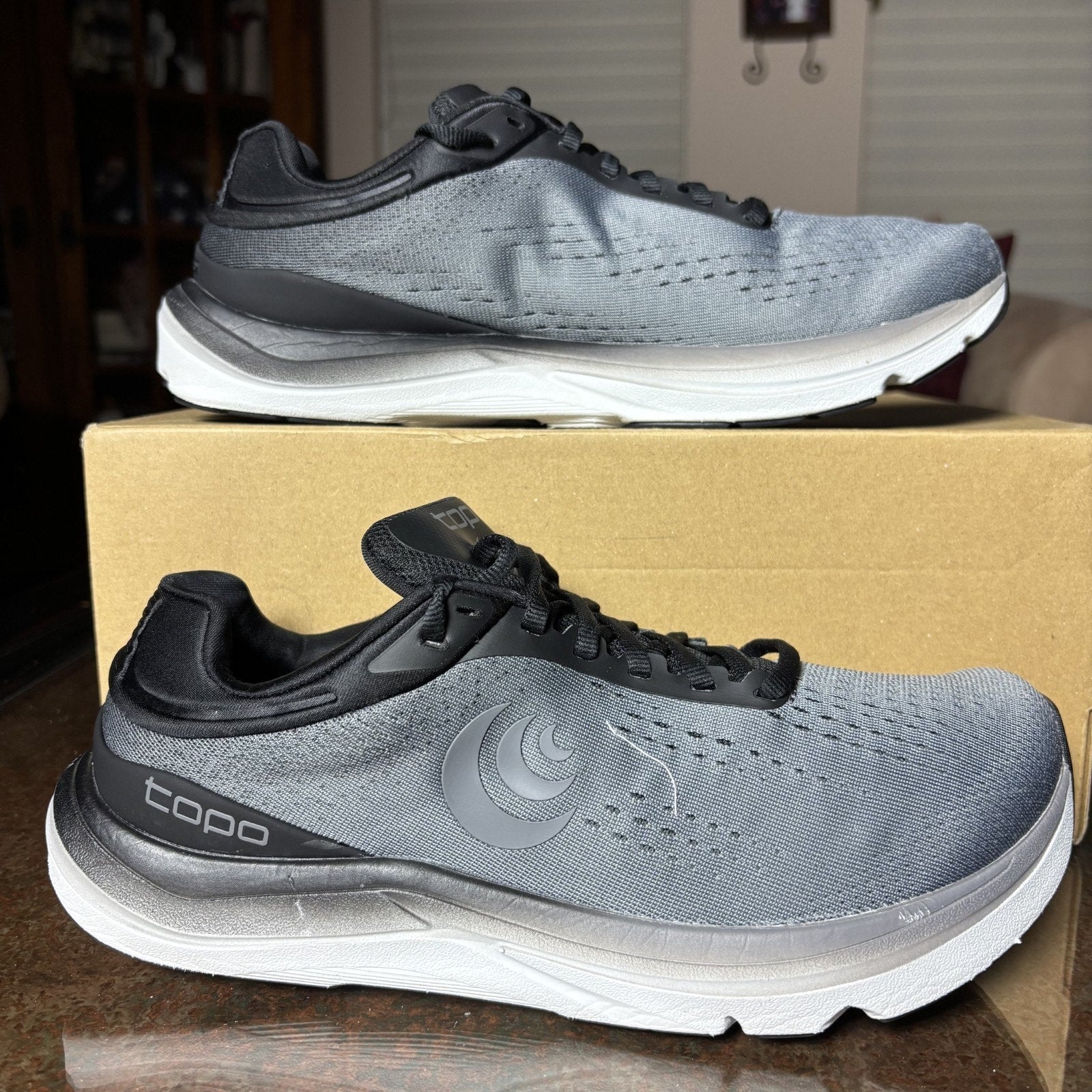 Topo Athletic Magnifly 5 Women's Size 9.5 Grey Black Road Running Shoes Sneakers