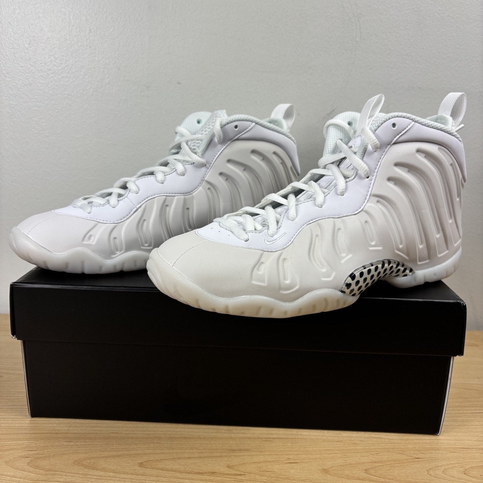 Nike Little Posite One Foamposite Sneakers GS Size 7 Triple White Gym Shoes NEW