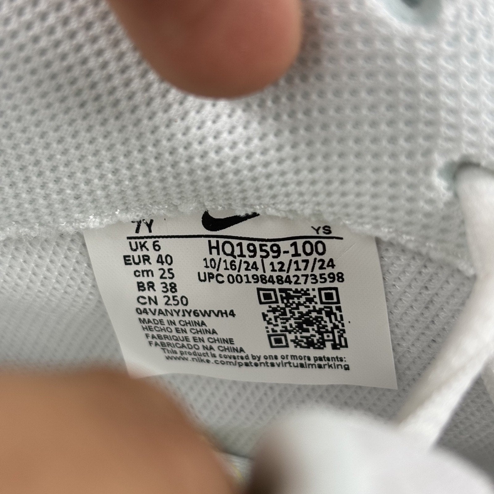 Nike Little Posite One Foamposite Sneakers GS Size 7 Triple White Gym Shoes NEW