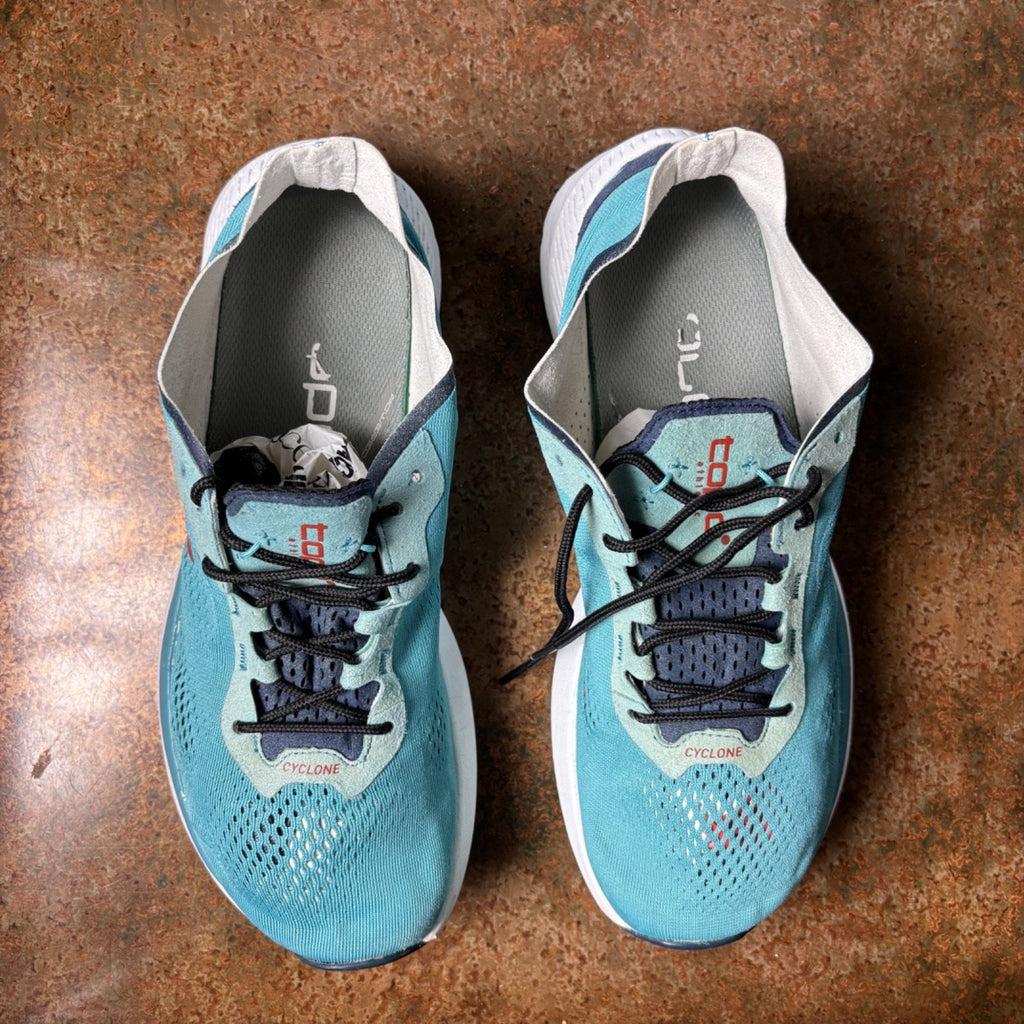 Topo Athletic Cyclone Shoes Mens Sz 9.5 Blue Red Road Running Training Sneakers