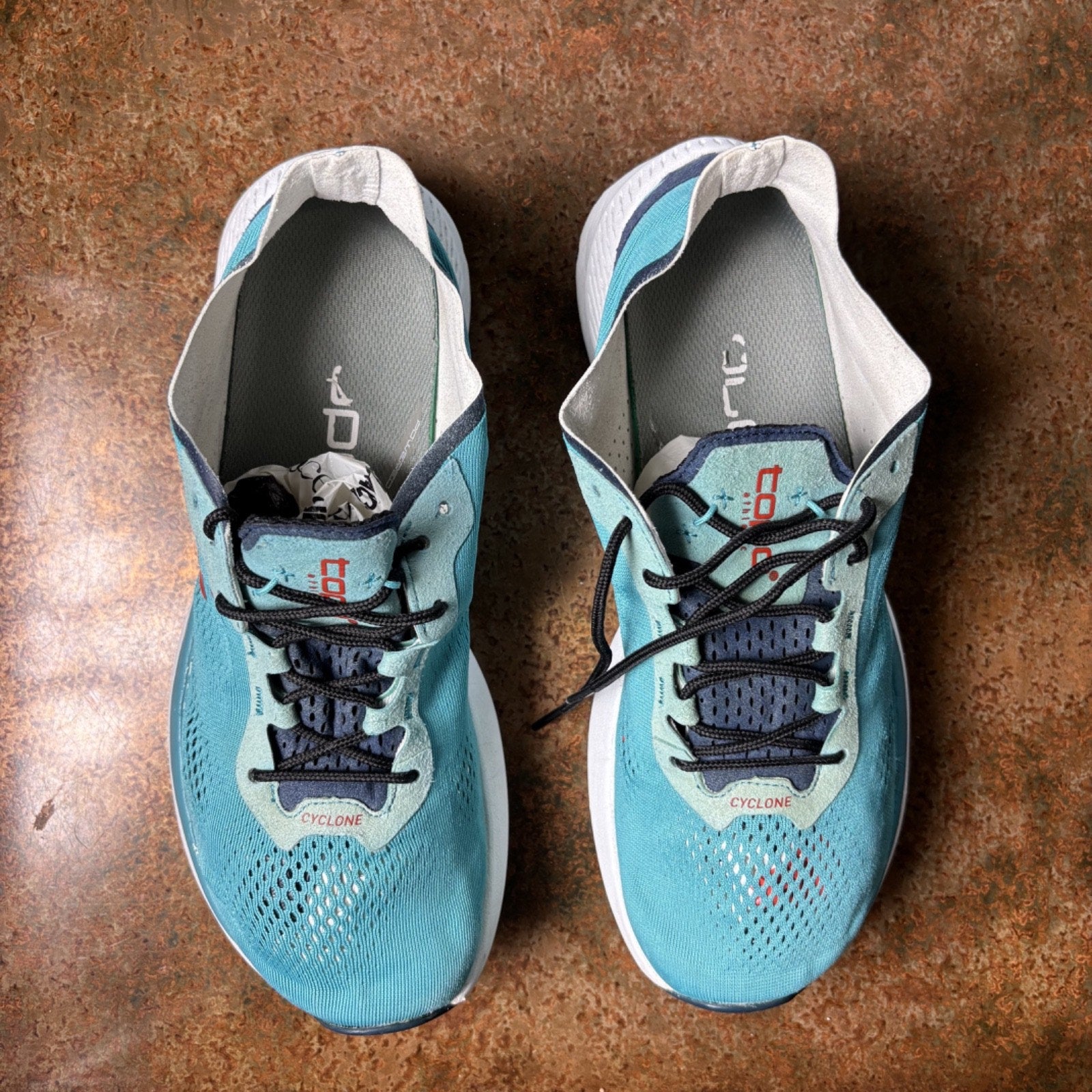 Topo Athletic Cyclone Shoes Mens Sz 9.5 Blue Red Road Running Training Sneakers